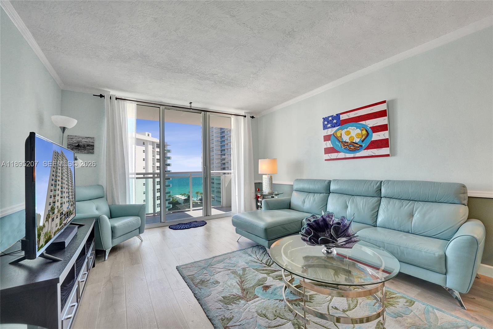 Residences On Hollywood B