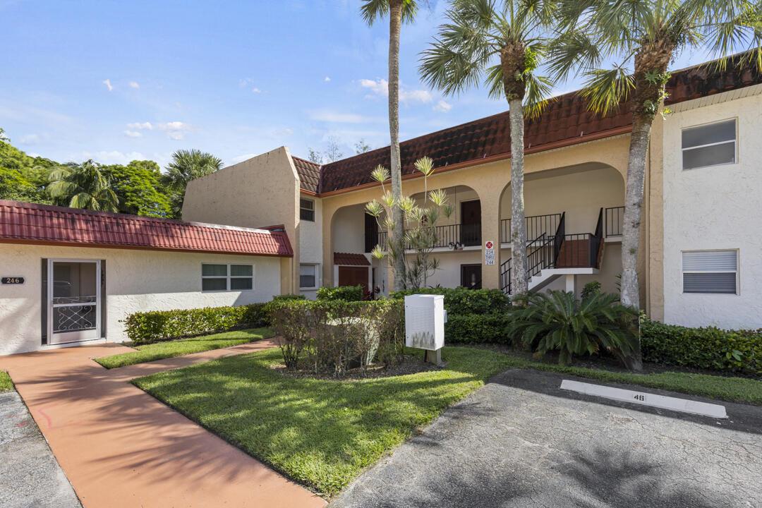 Golden Lakes Village Cond