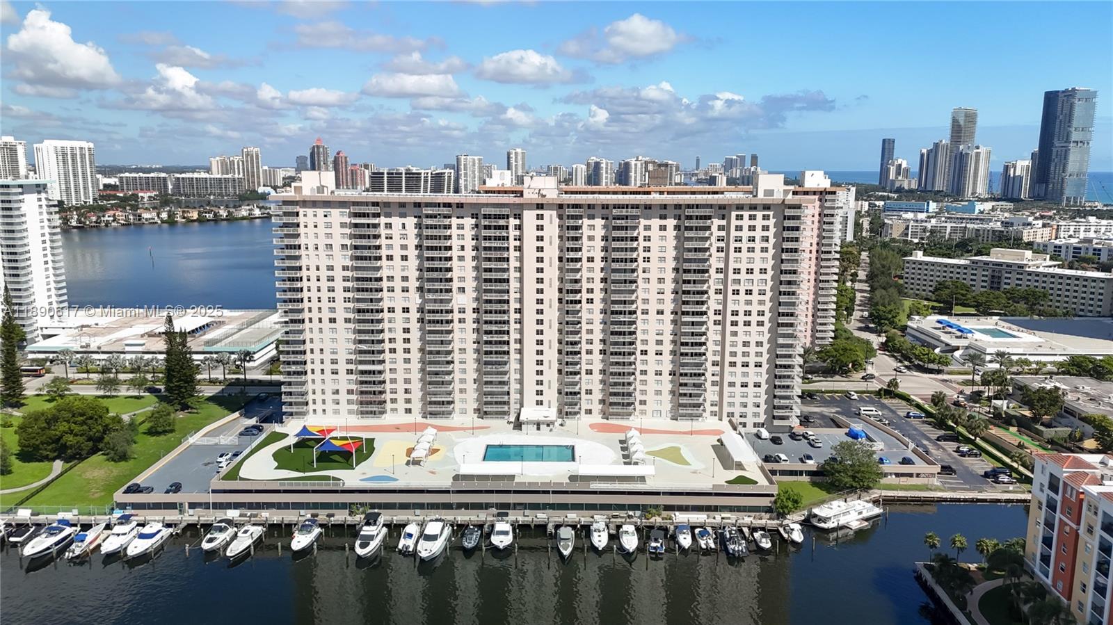 Winston Towers 100 Condo