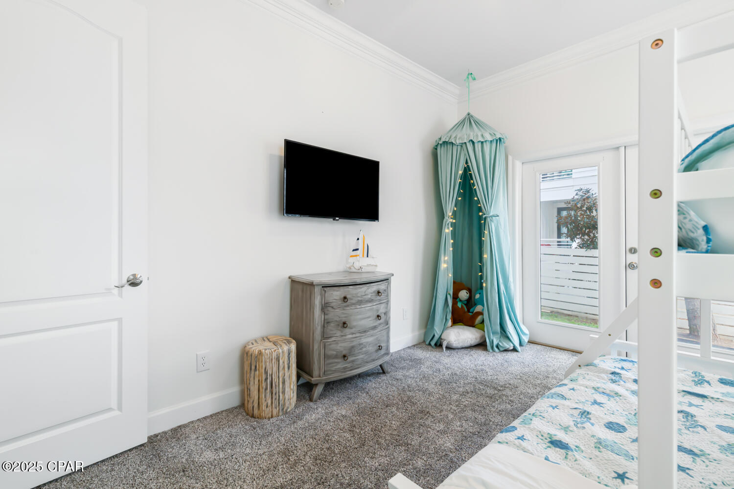 Listing photo id 12 for 337 Grande Pointe Circle