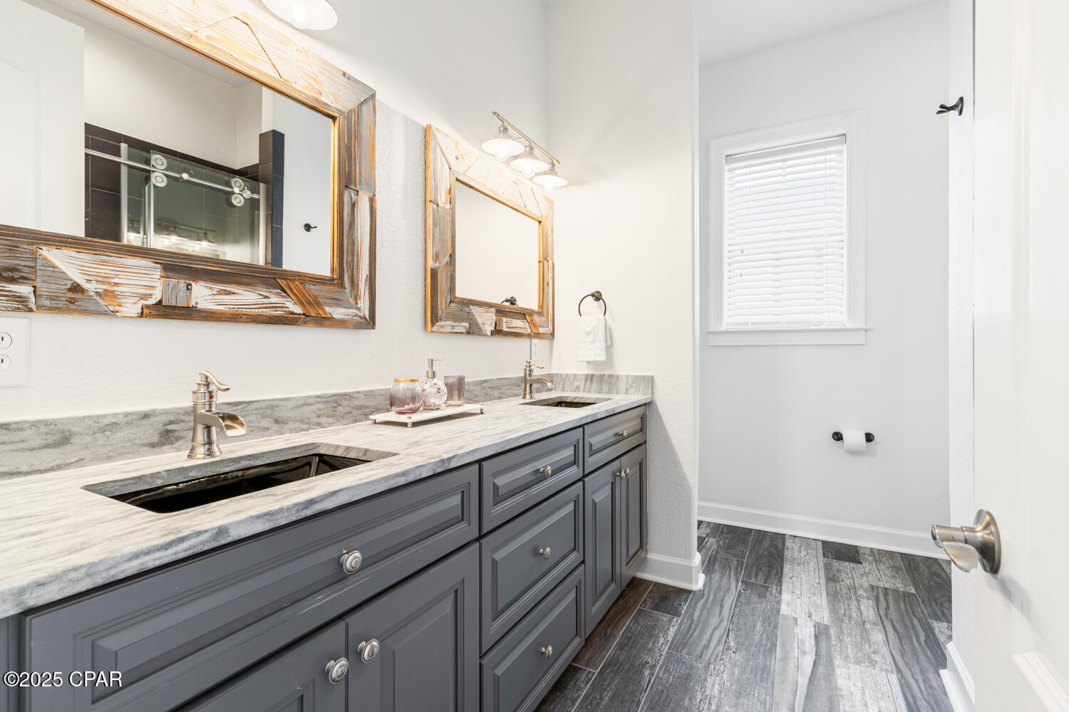 Listing photo id 38 for 337 Grande Pointe Circle