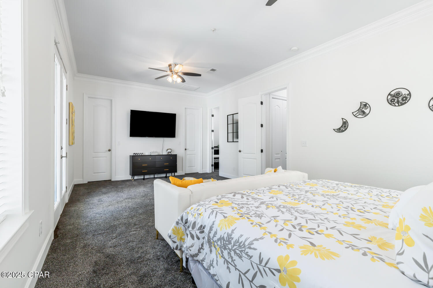 Listing photo id 43 for 337 Grande Pointe Circle