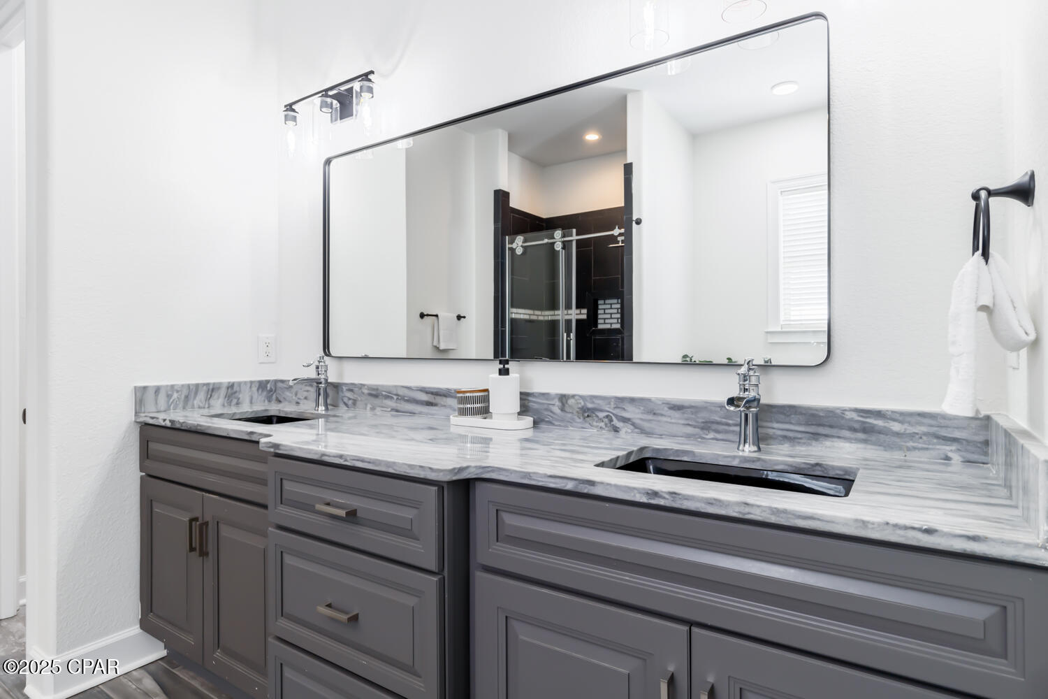 Listing photo id 45 for 337 Grande Pointe Circle