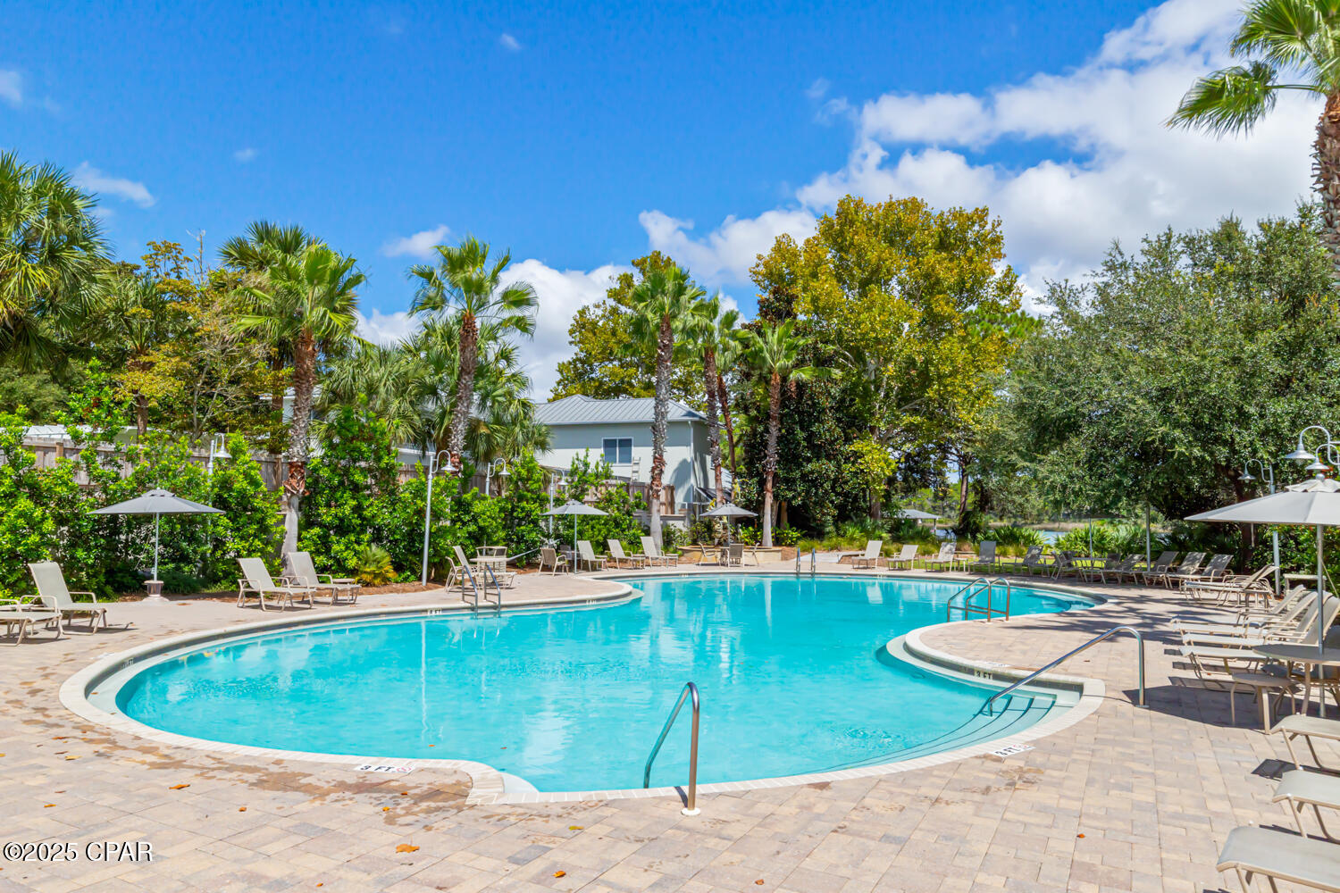 Listing photo id 72 for 337 Grande Pointe Circle