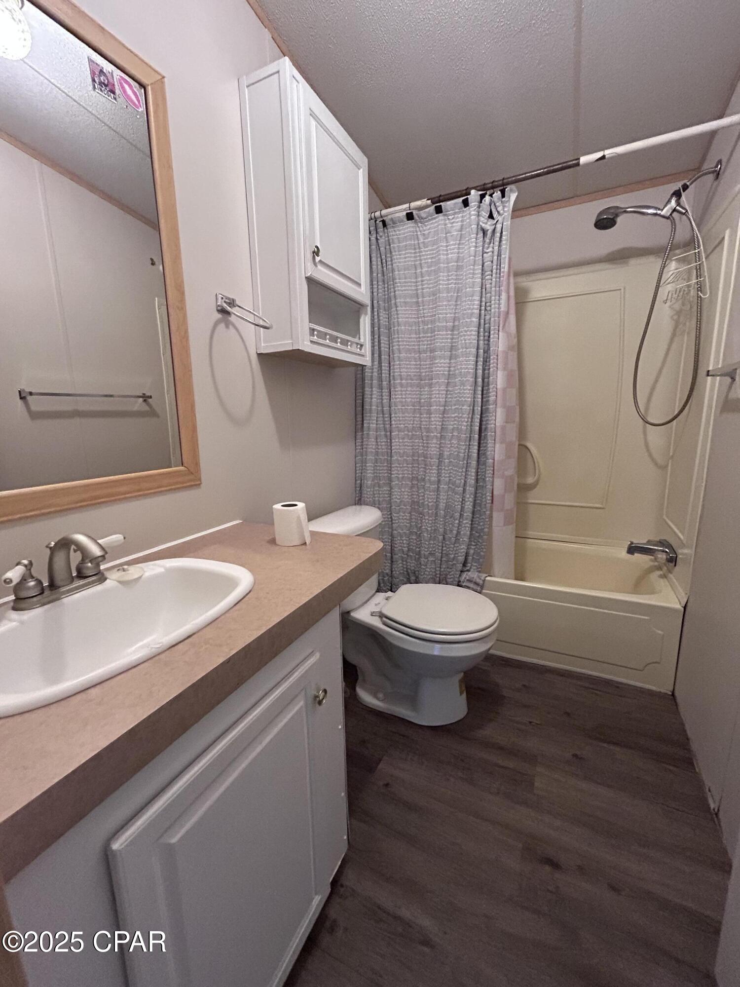 Listing photo id 13 for 2308 Cattle Drive