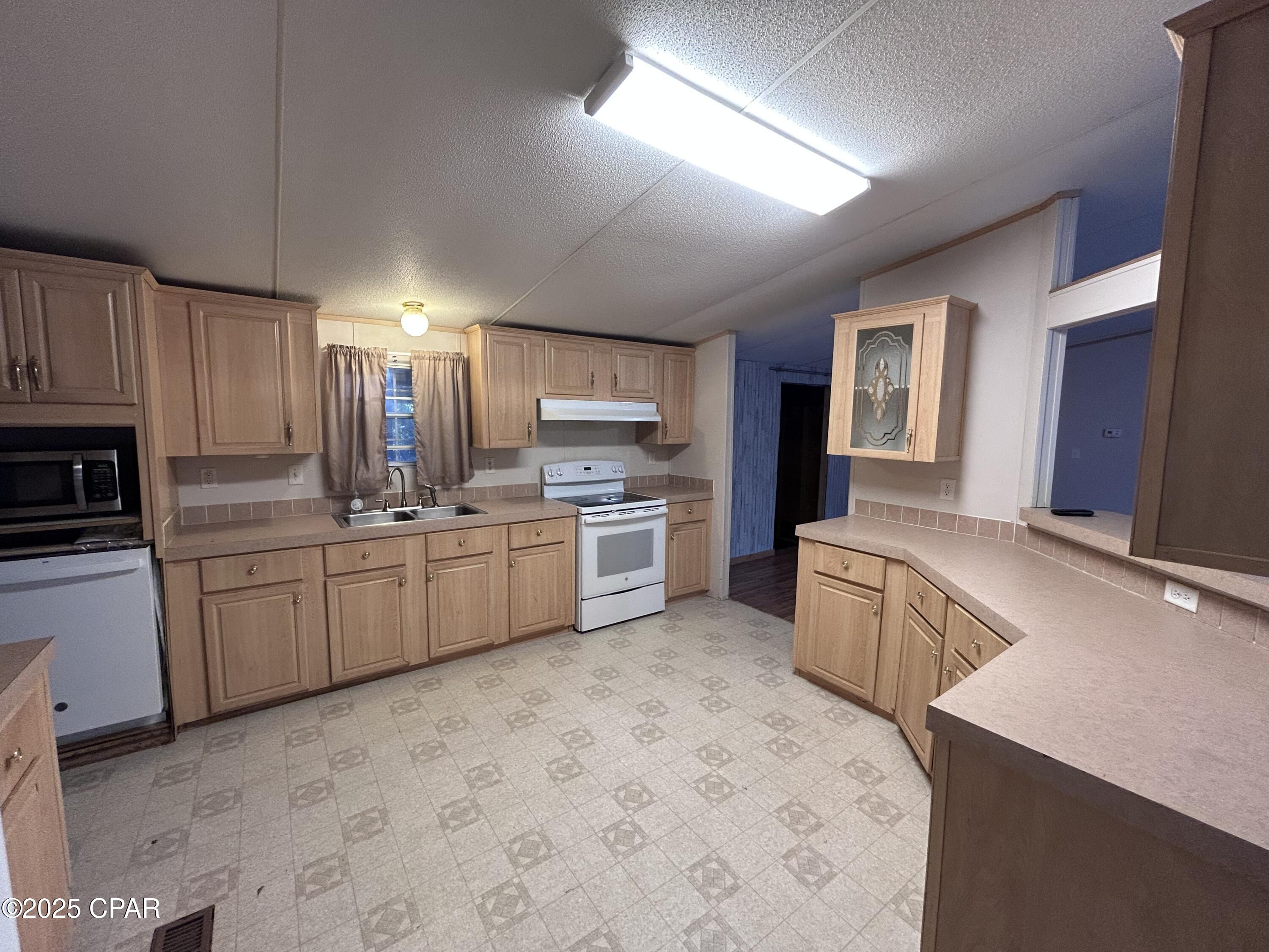 Listing photo id 7 for 2308 Cattle Drive