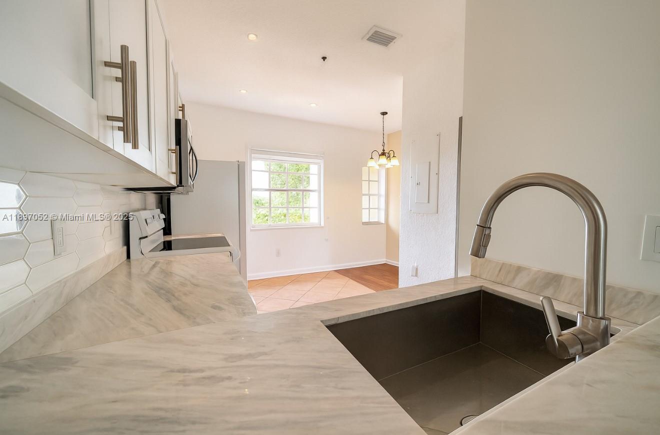 Las Brisas At Doral Condo