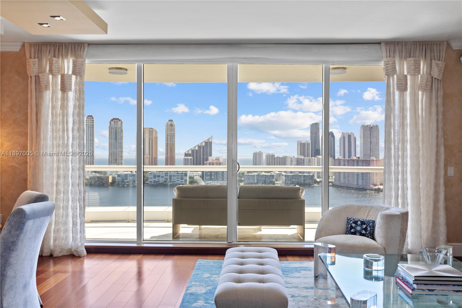 Condo for Sale in Aventura, FL