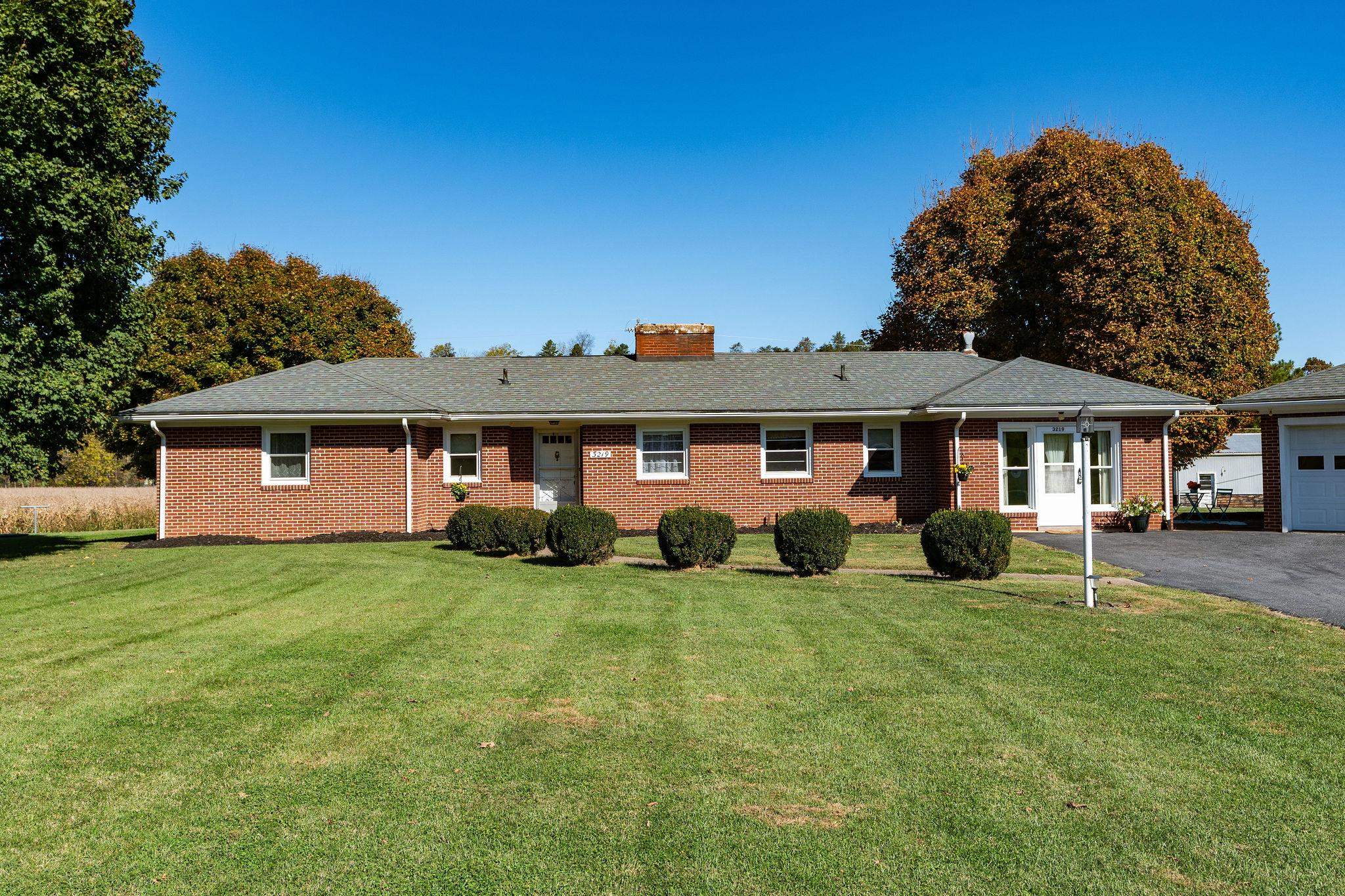3219 Churchville Ave