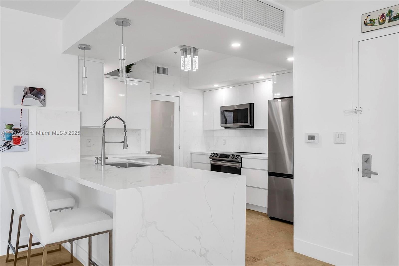 listing main picture