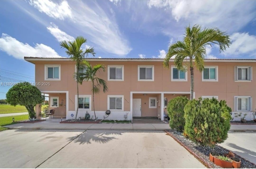 Weitzer Serena Lakes Town