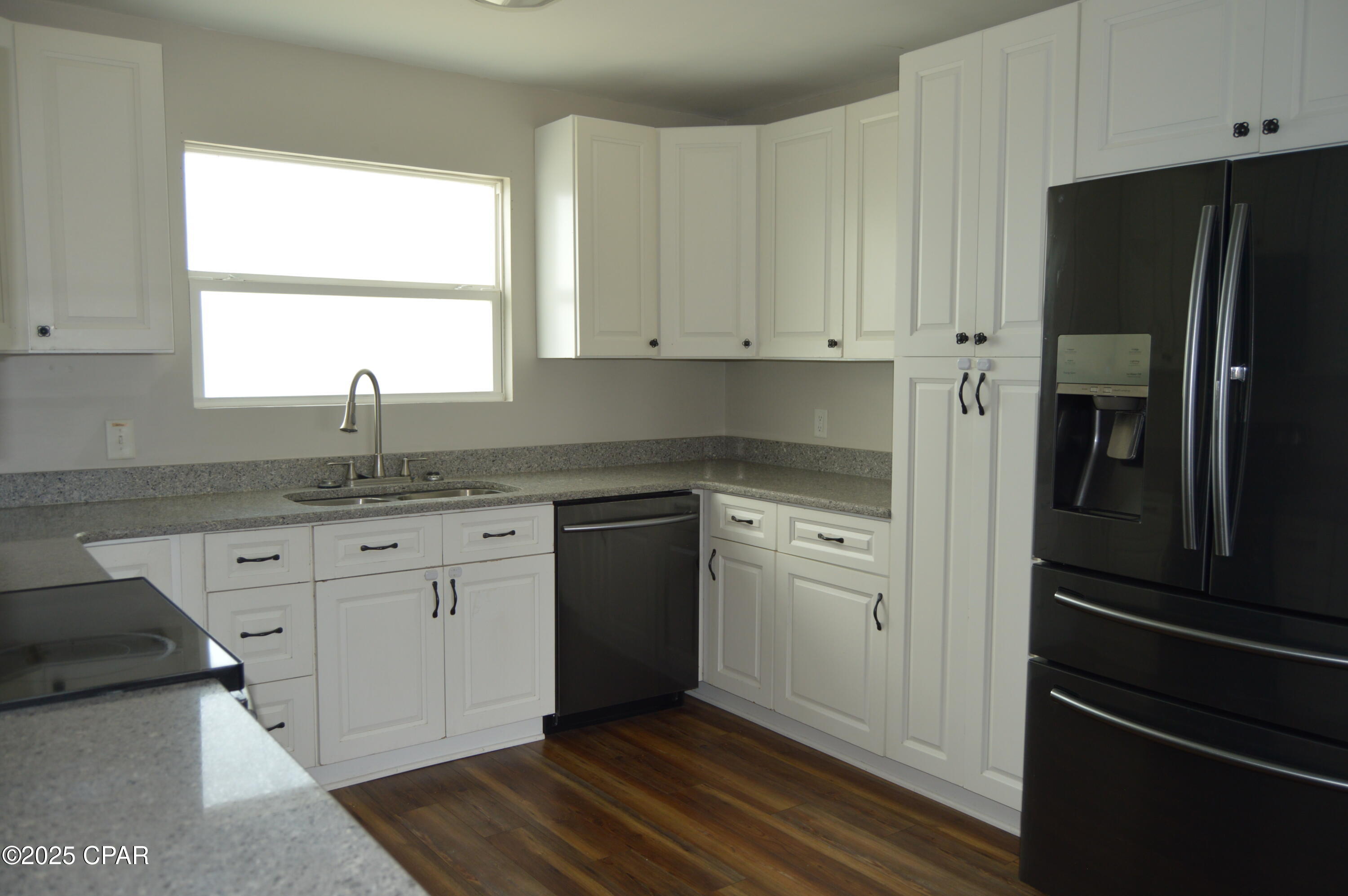 Image 6 For 533 Berthe Avenue