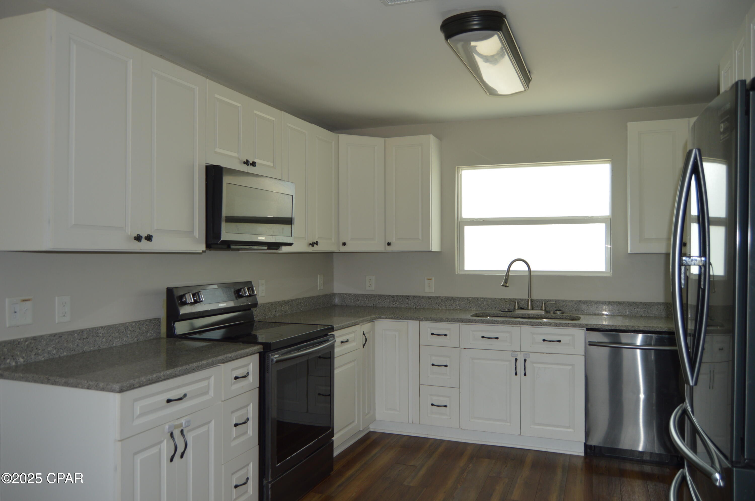 Image 8 For 533 Berthe Avenue