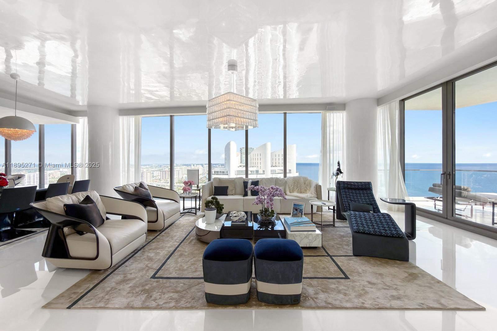 Apartamento à Venda em Sunny Isles Beach, FL