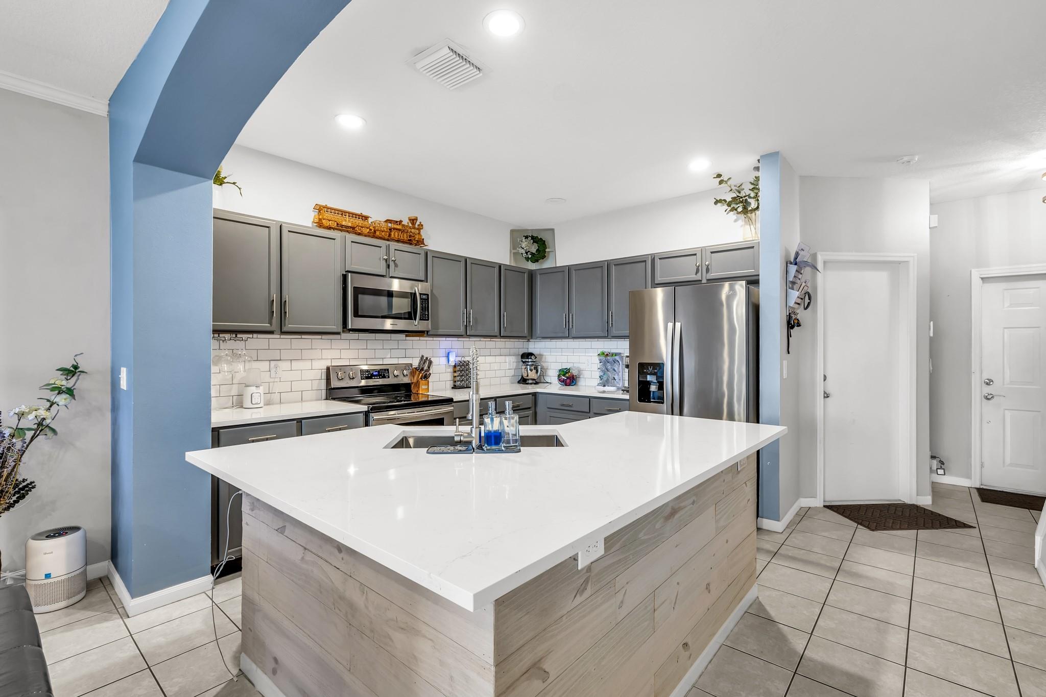 Homes for sale in Boynton Beach, FL | 9723 Lago Dr #9723, Boynton Beach, FL 33472 | MLS# F10532110