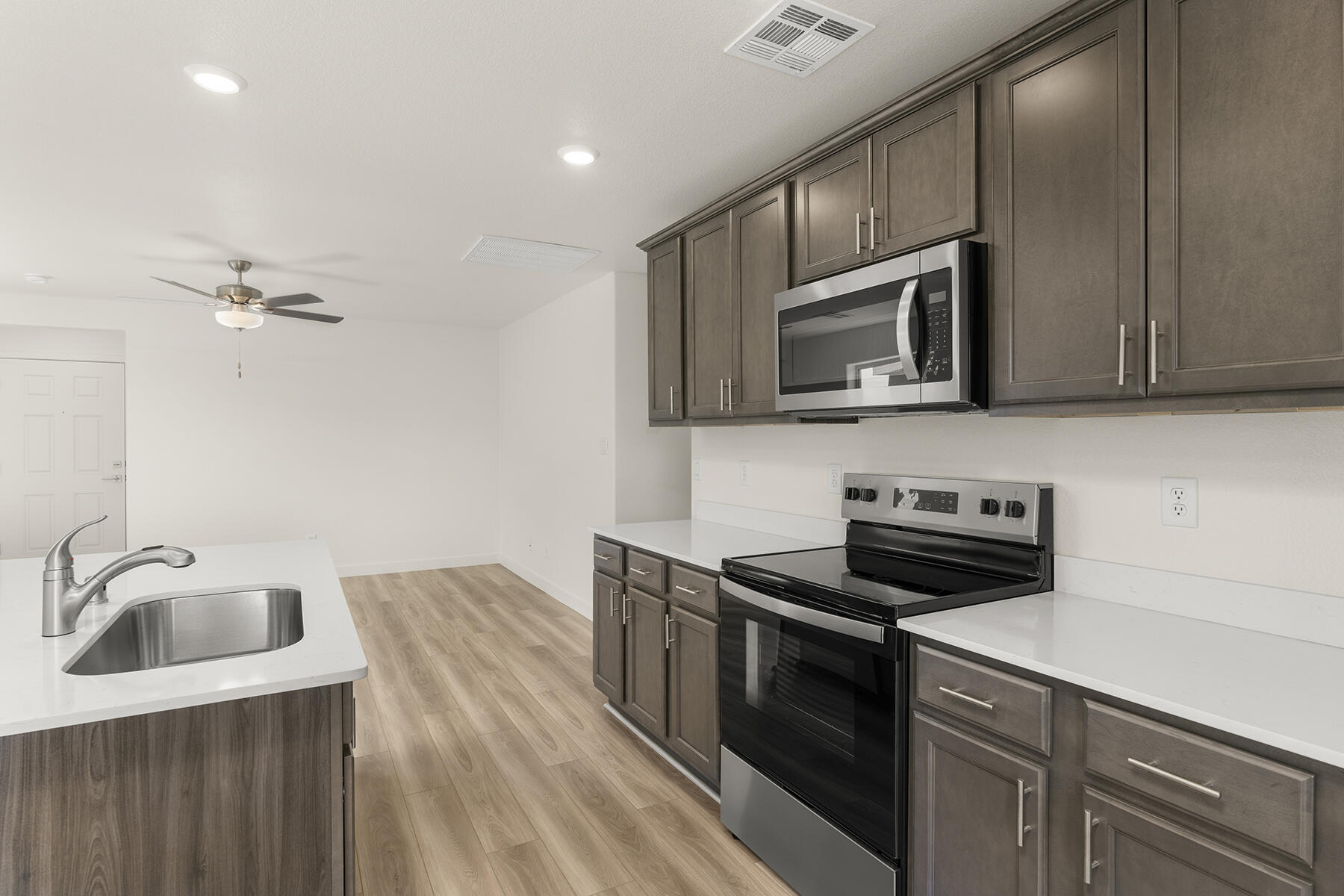 2519 Calle De Las Rosas Kitchen