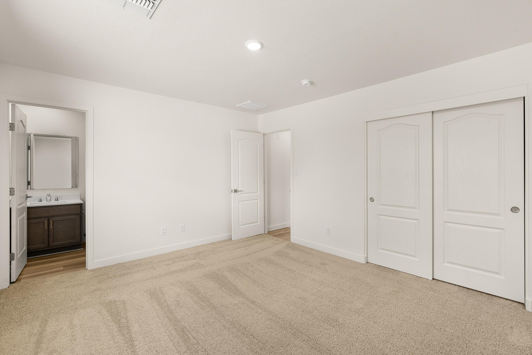 2519 Calle De Las Rosas Kitchen