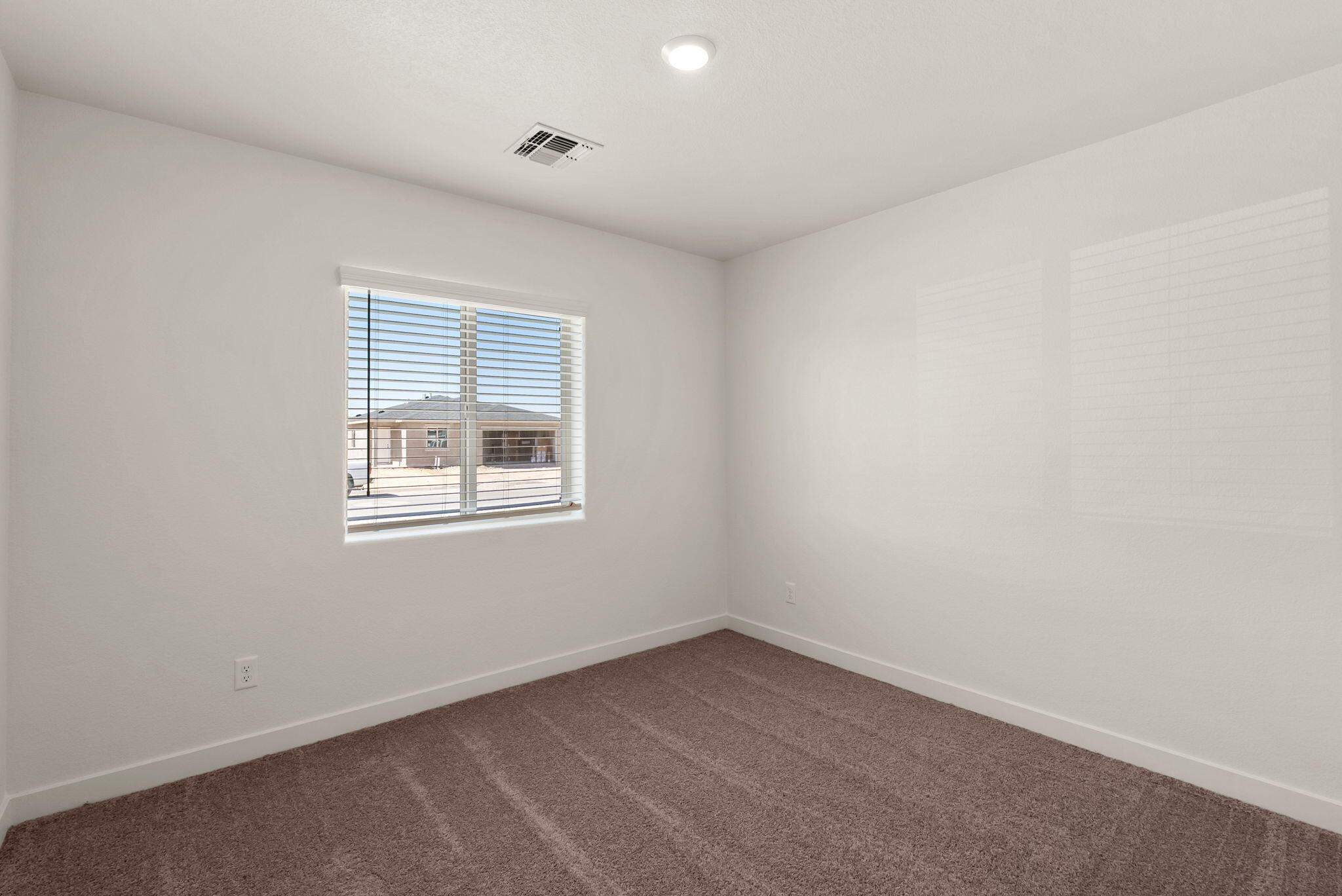 2515 Calle de las Rosas Bedroom