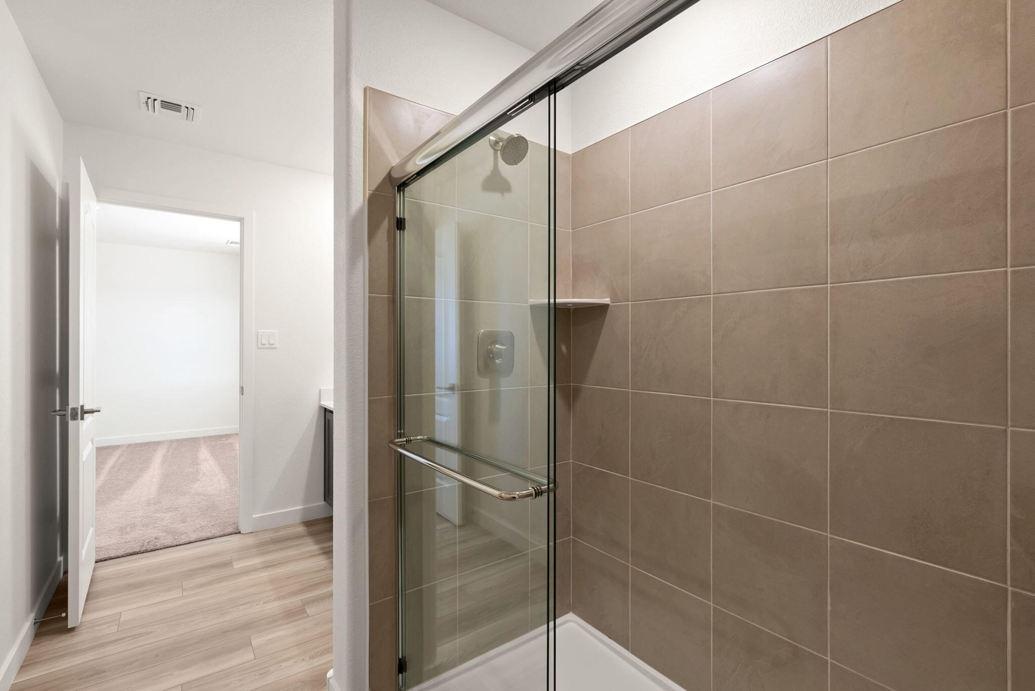 2515 Calle de las Rosas Bathroom