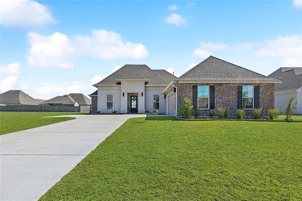 Homes for sale in Denham Springs, LA | 8876 Windlake Dr, Denham Springs, LA 70726 | MLS# 2526920