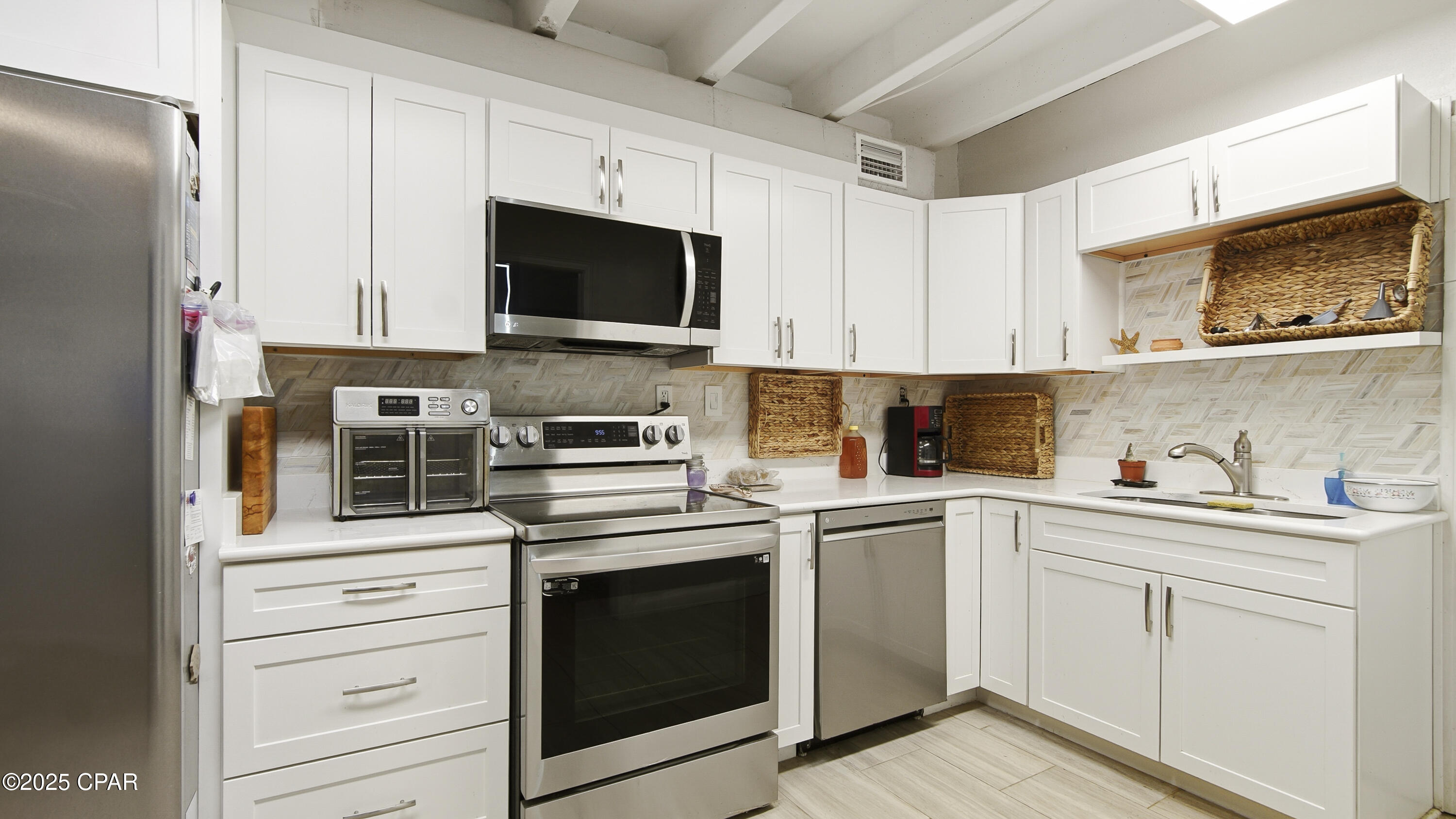 Image 6 For 19980 First Avenue