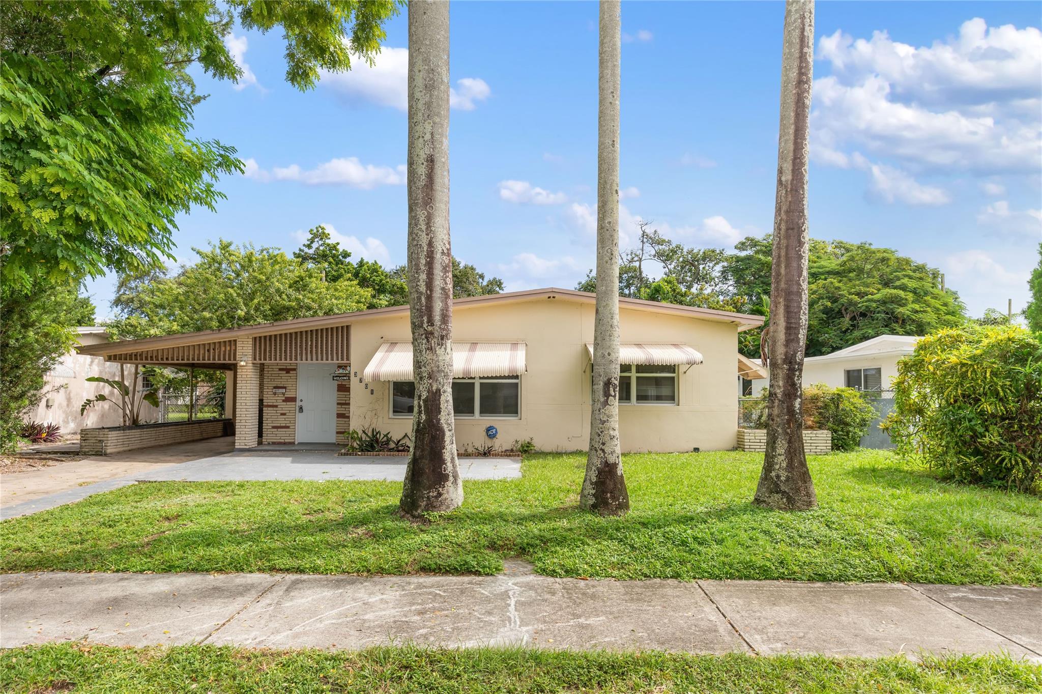 Homes for sale in West Park, FL | 3701 Sw 43rd Ave, West Park, FL 33023 | MLS# F10531770