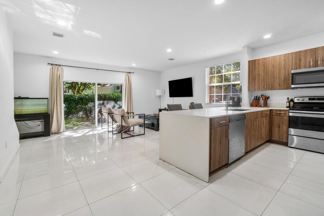 Homes for sale in Delray Beach, FL | 1030 Crystal Way #104, Delray Beach, FL 33444 | MLS# F10532167