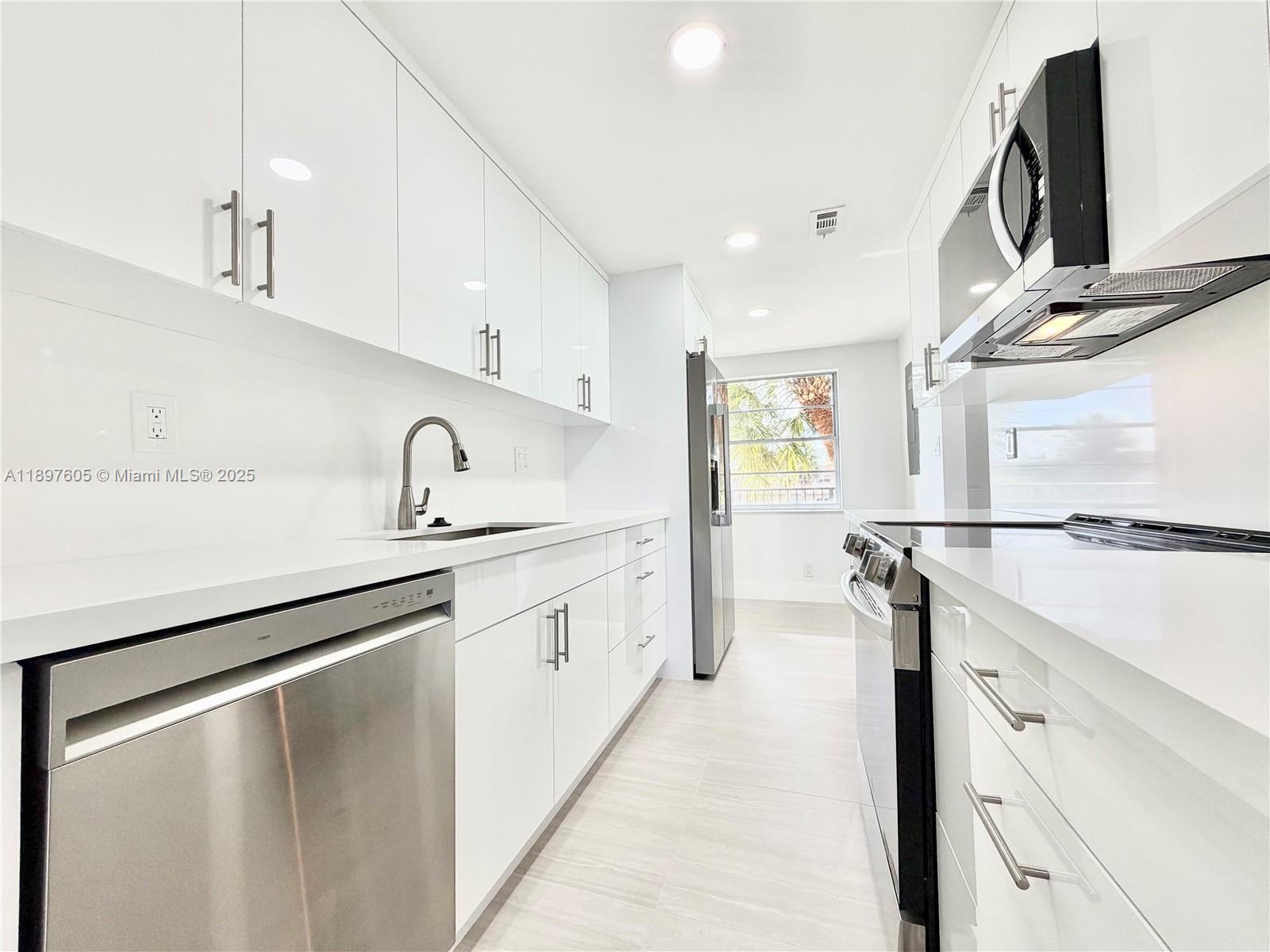 3361 47th Ter Unit 329, Lauderdale Lakes, Florida 33319