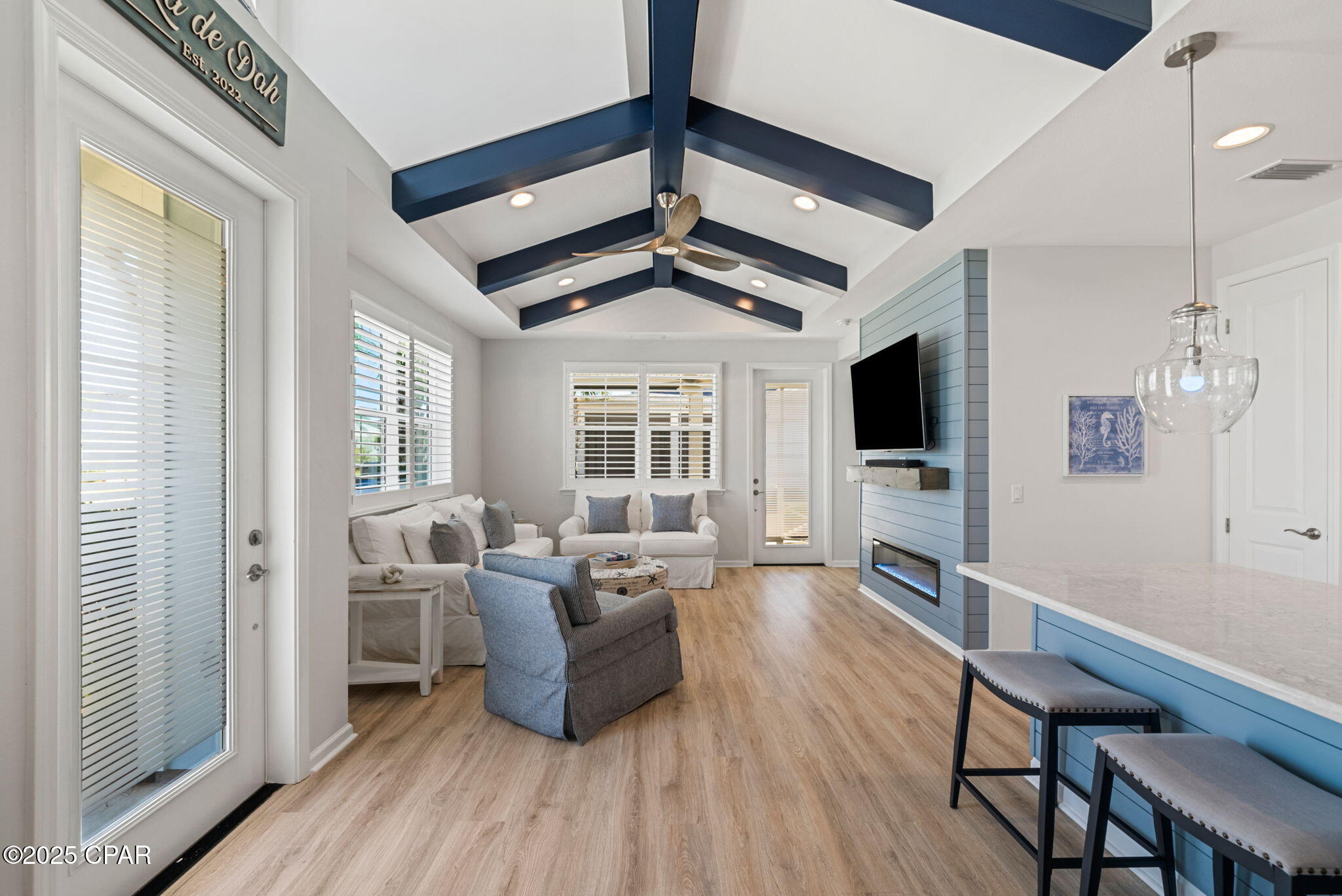 Image 11 For 8369 Fins Up Court