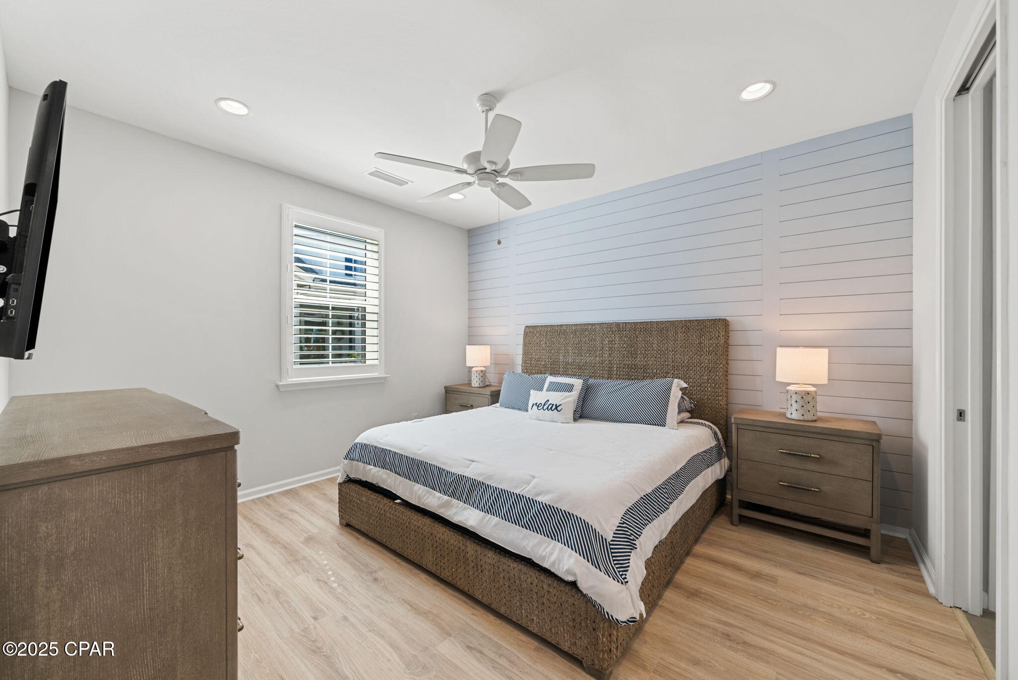 Image 21 For 8369 Fins Up Court