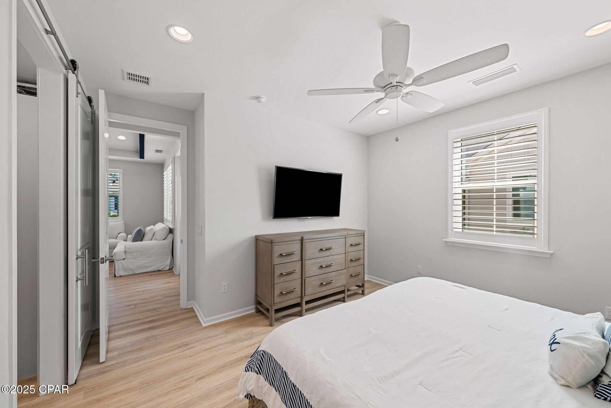 Image 22 For 8369 Fins Up Court