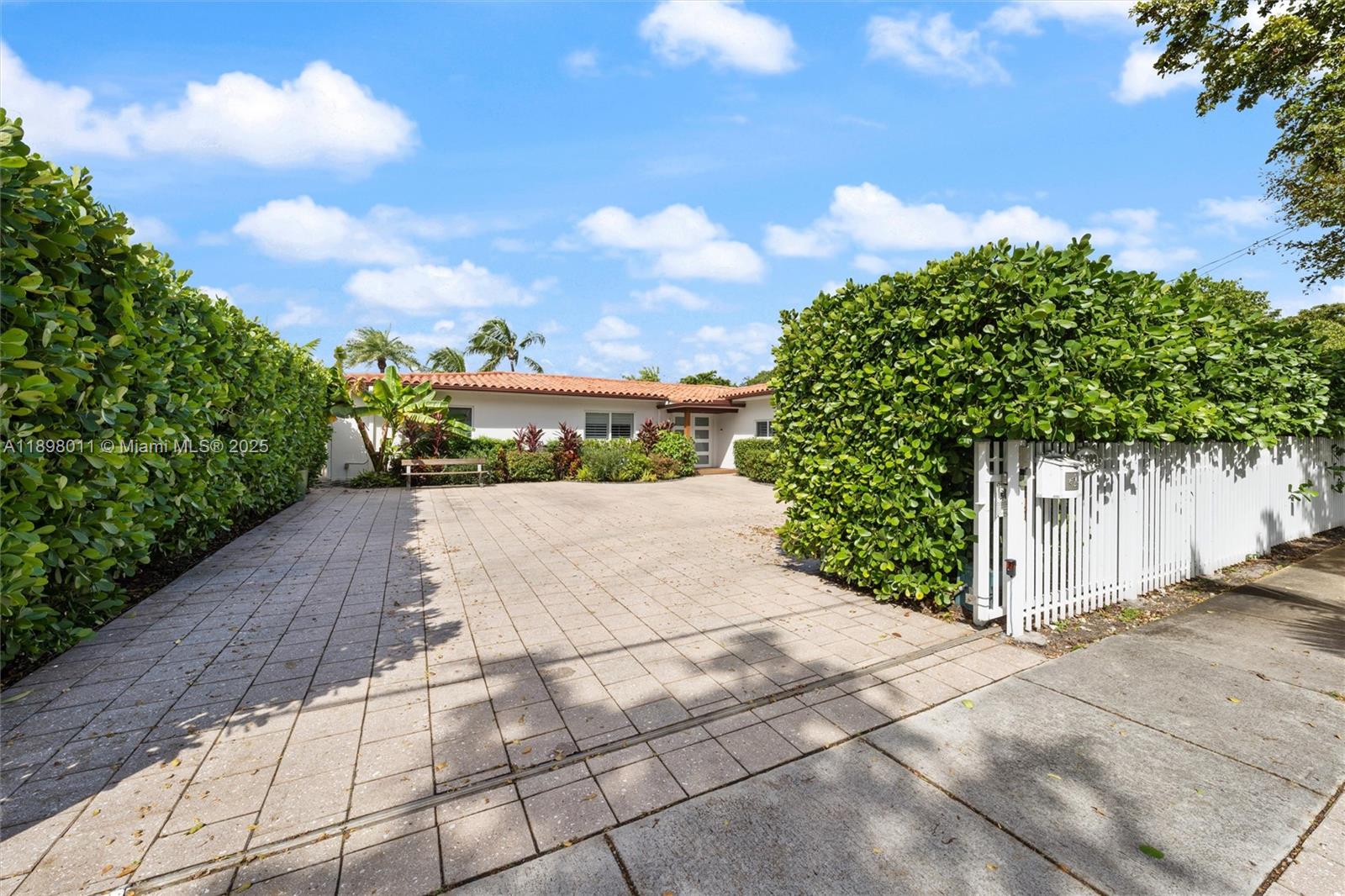 Venetian Sec Keystone Poi