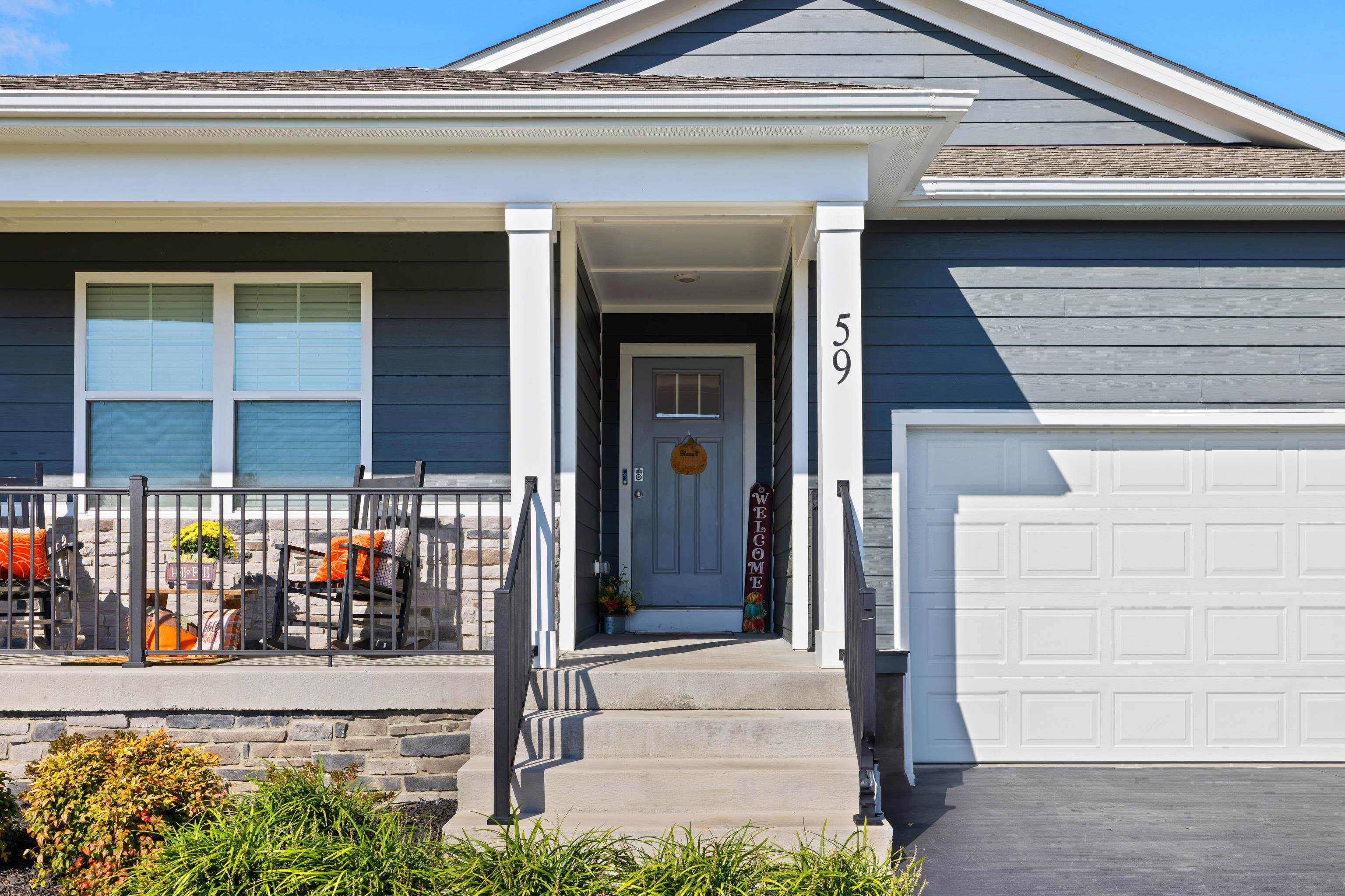 59 AUTUMN BLUFF DR exterior