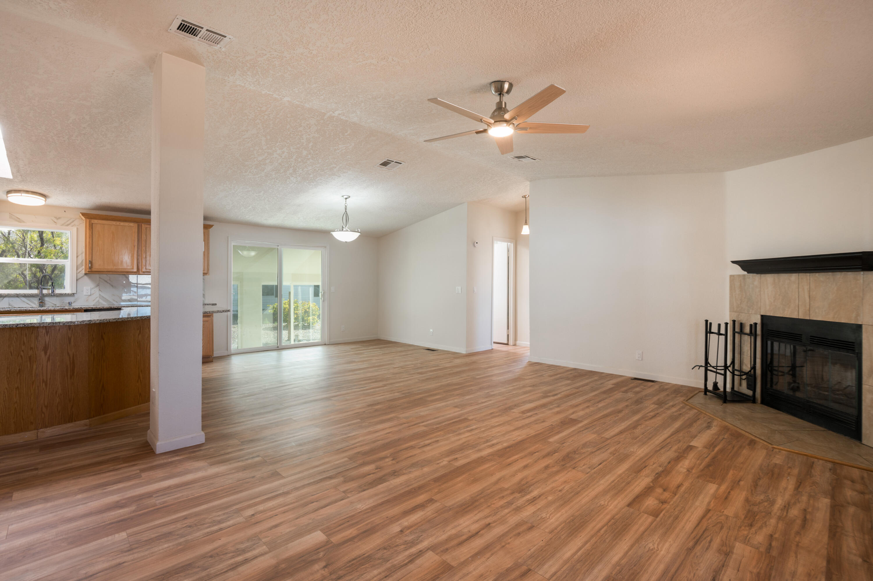 424 Southern Boulevard SW Living Room