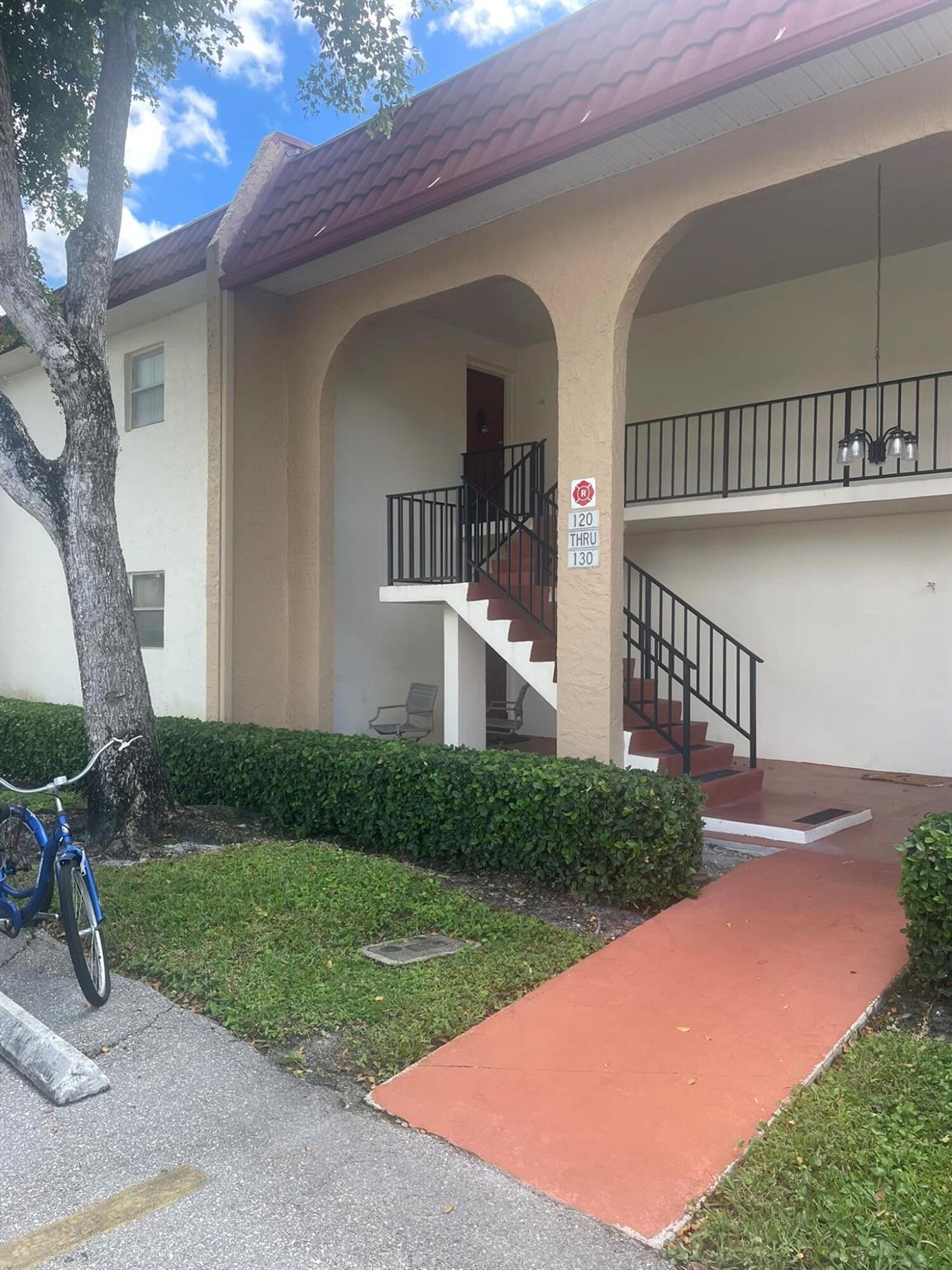 Golden Lakes Village Cond