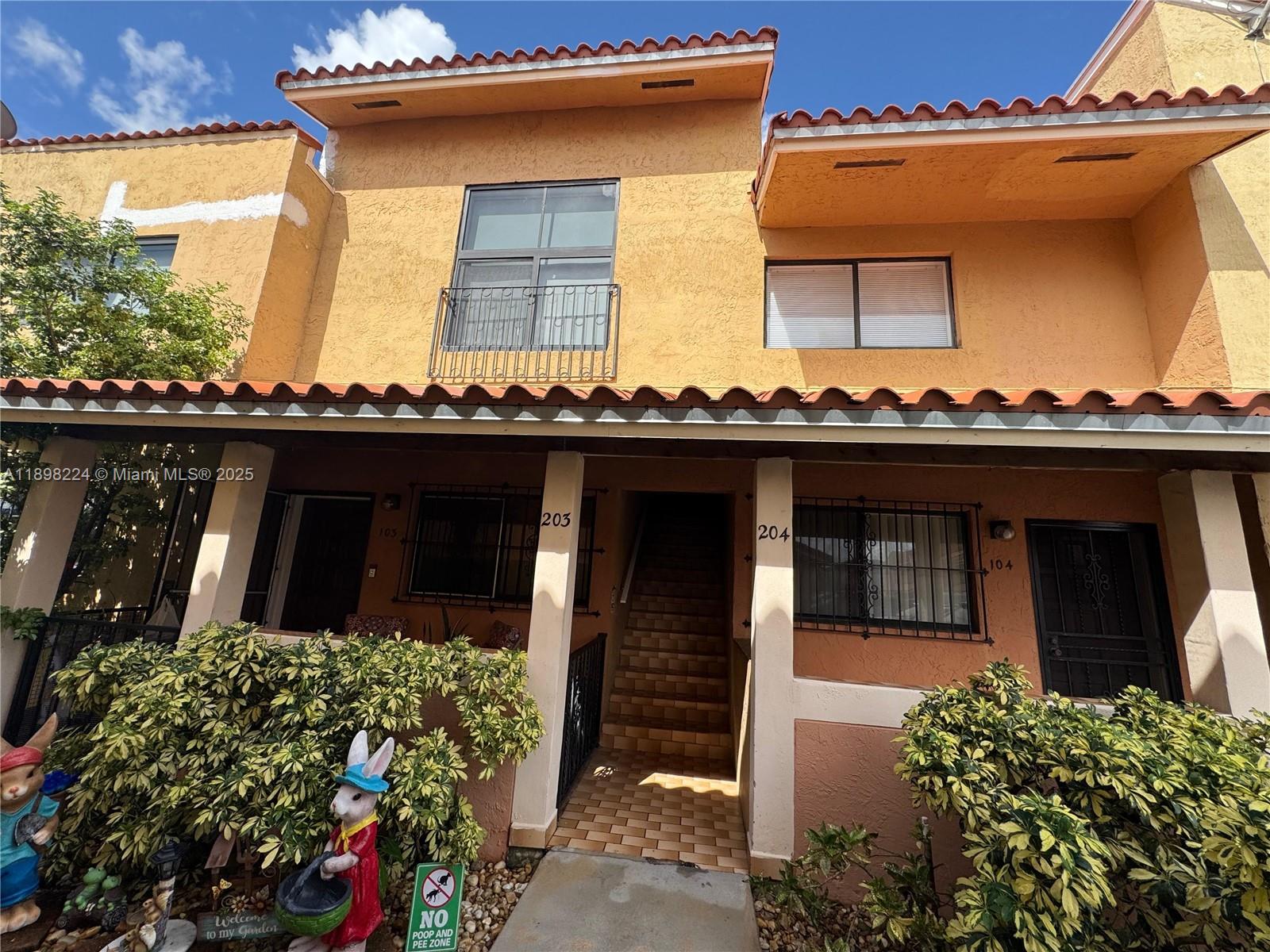 2745 60th Pl Unit 203, Hialeah, Florida 33016