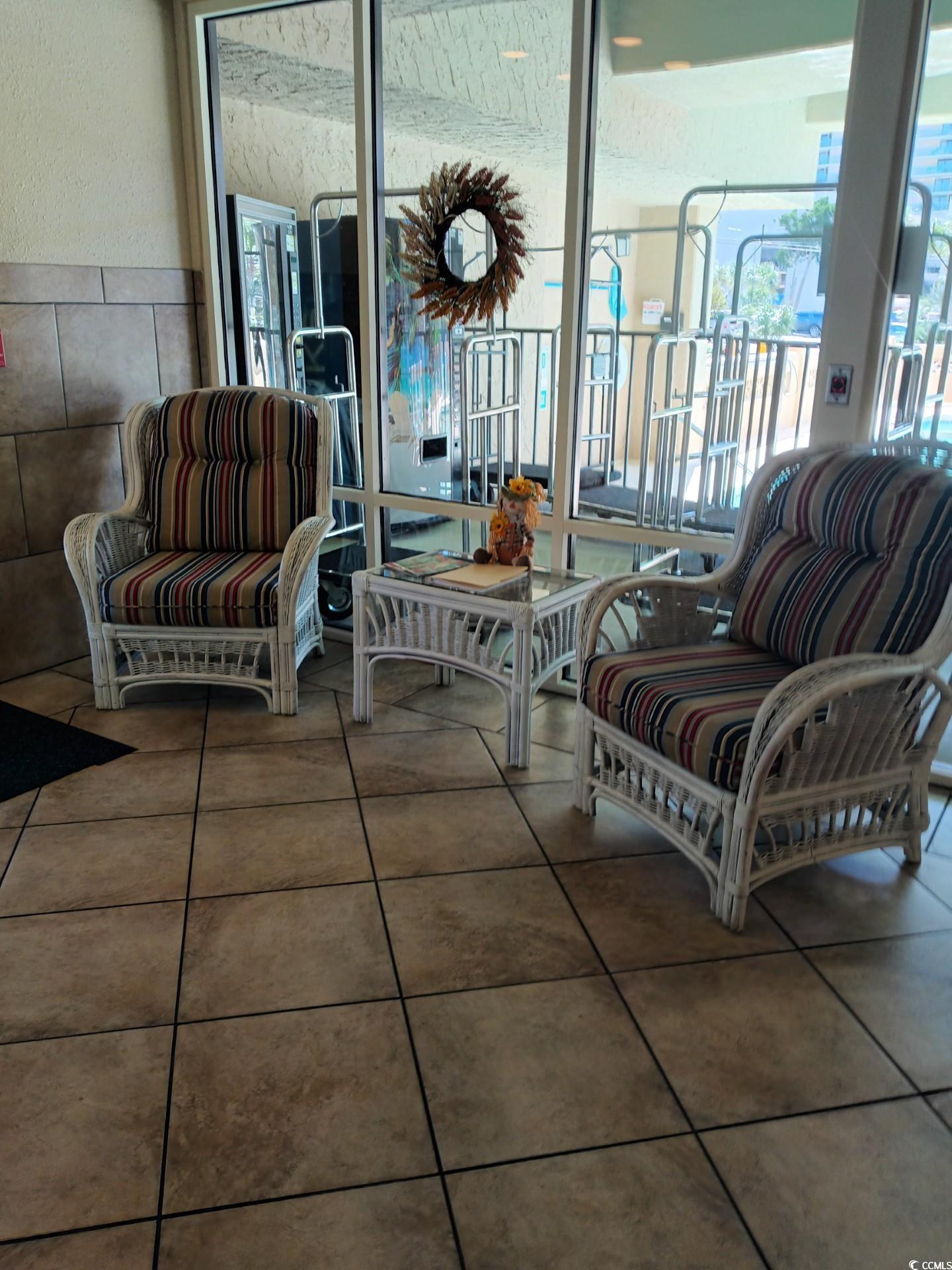 2525282 | Photo 21