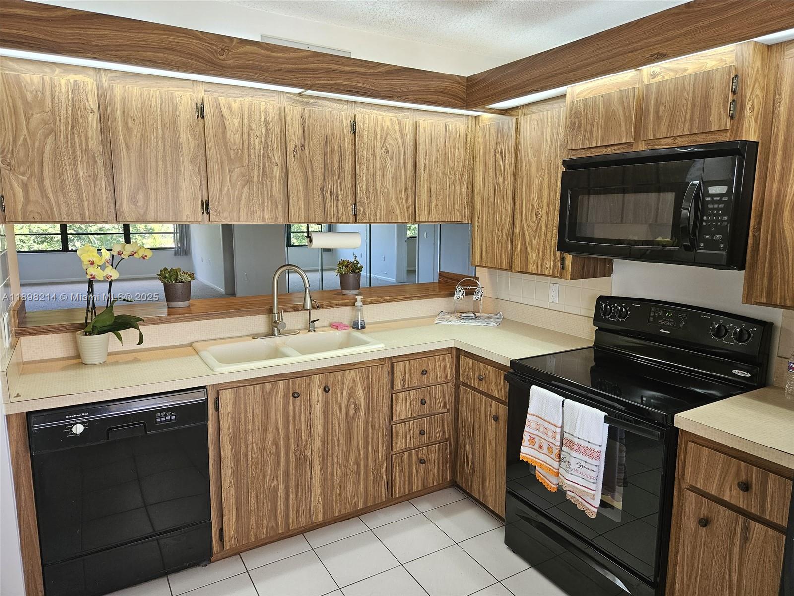 Homes for sale in Boca Raton, FL | 6085 Balboa Cir #403, Boca Raton, FL 33433 | MLS# A11898214