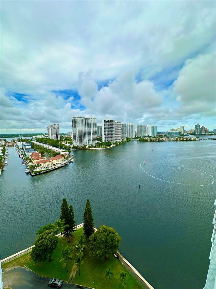 Winston Towers 500 Condo