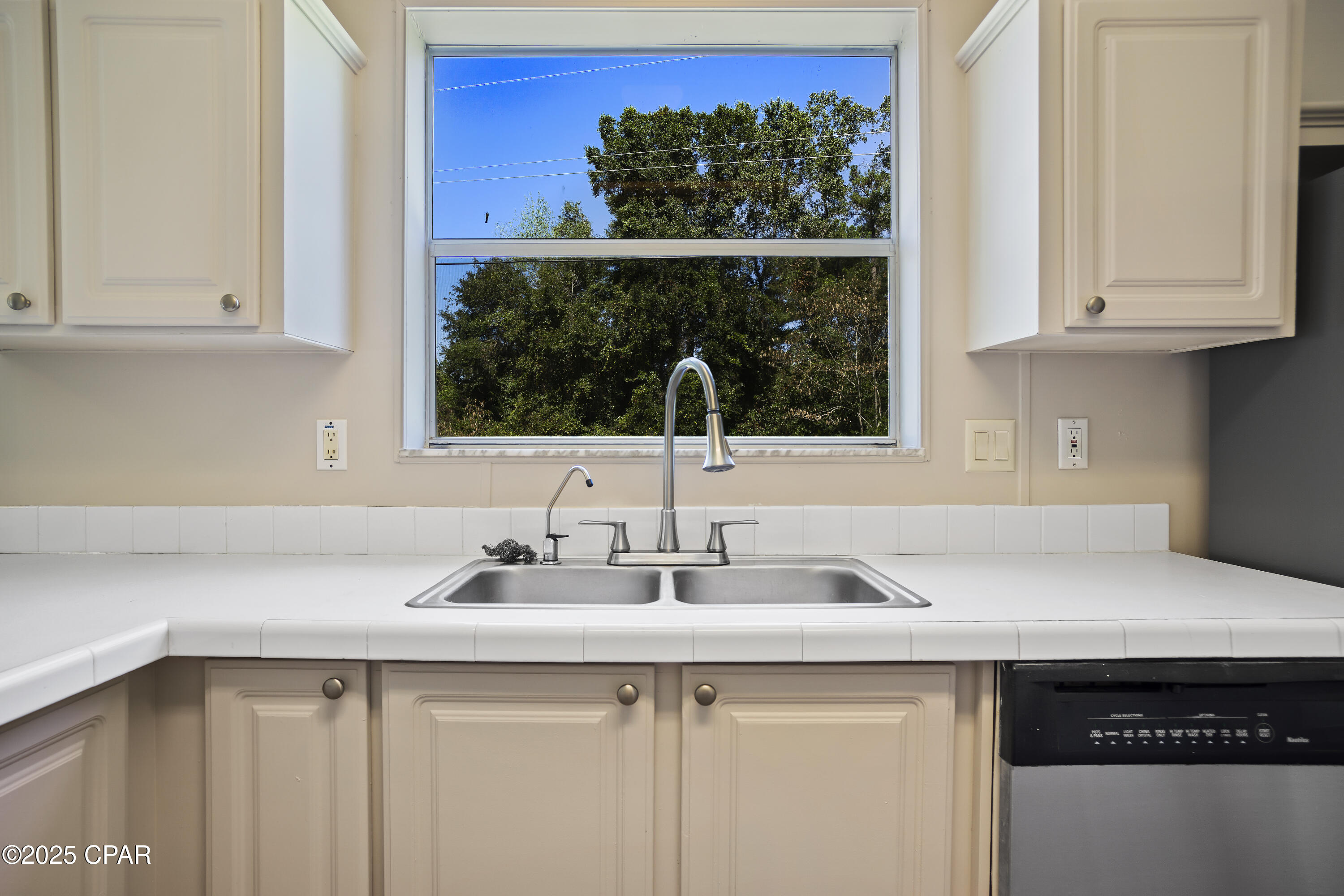 Image 9 For 7868 Suellen Street