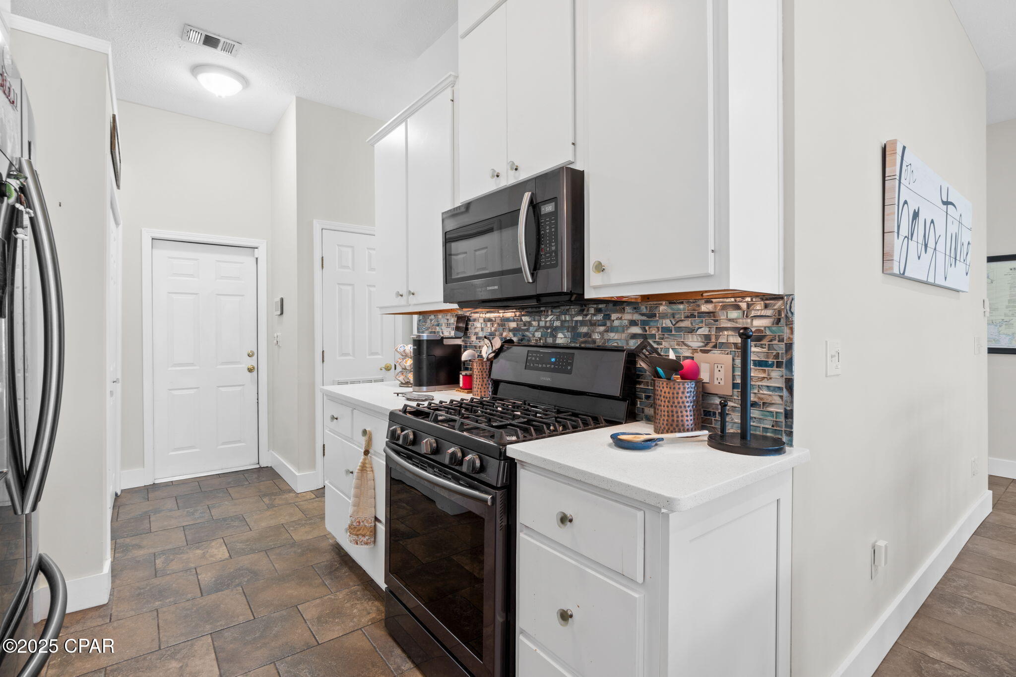 Listing photo id 15 for 5106 Blue Harbor Drive