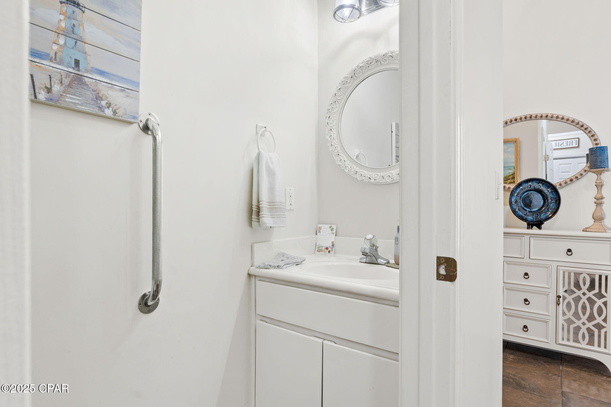 Listing photo id 17 for 5106 Blue Harbor Drive