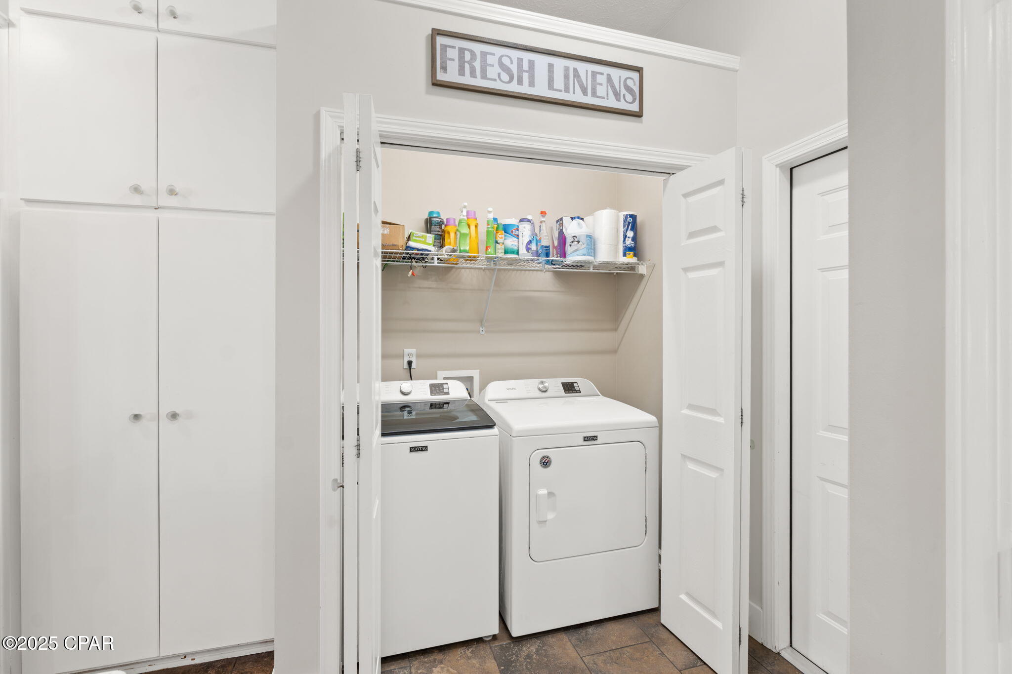 Listing photo id 18 for 5106 Blue Harbor Drive