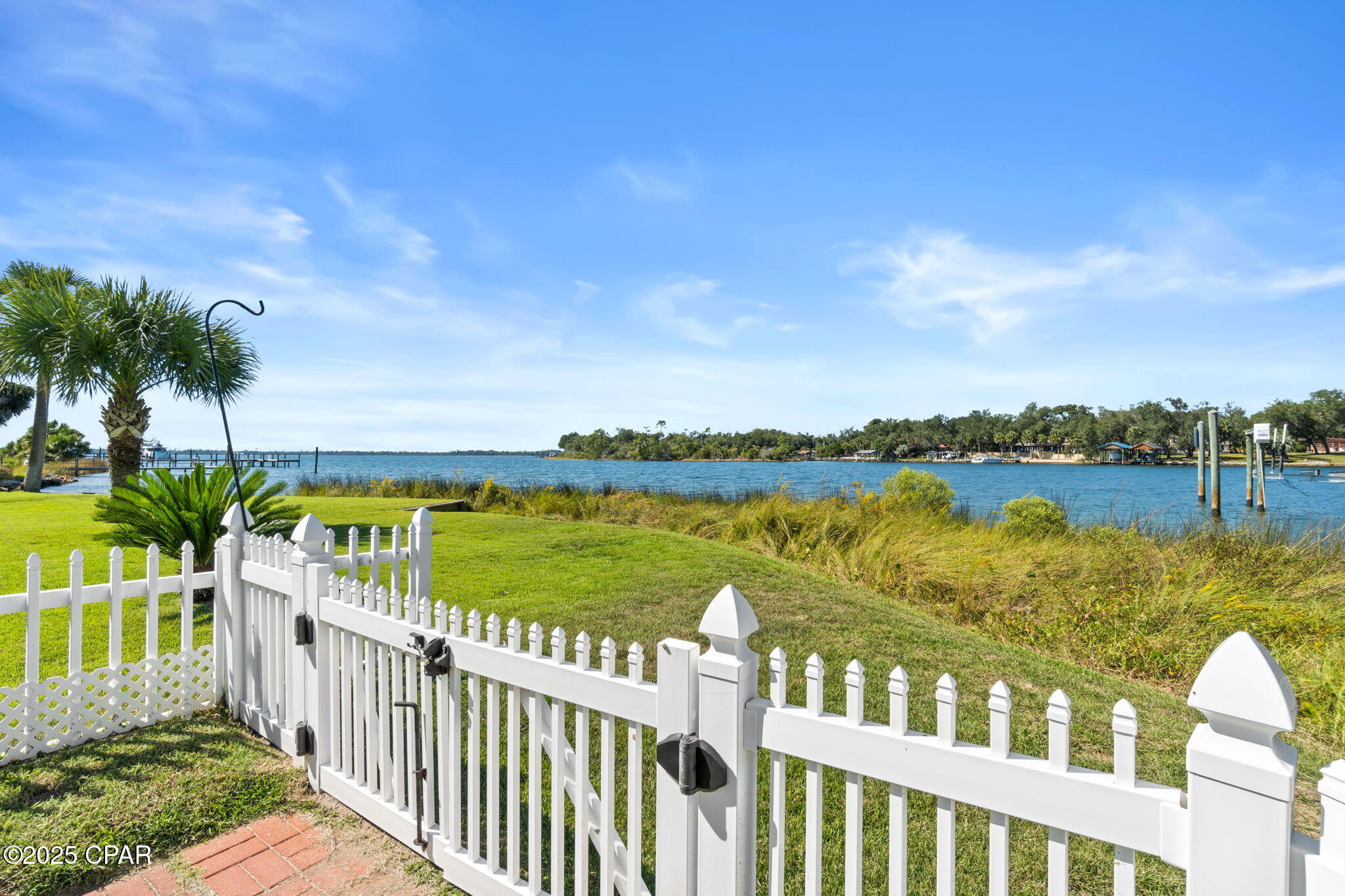 Listing photo id 32 for 5106 Blue Harbor Drive