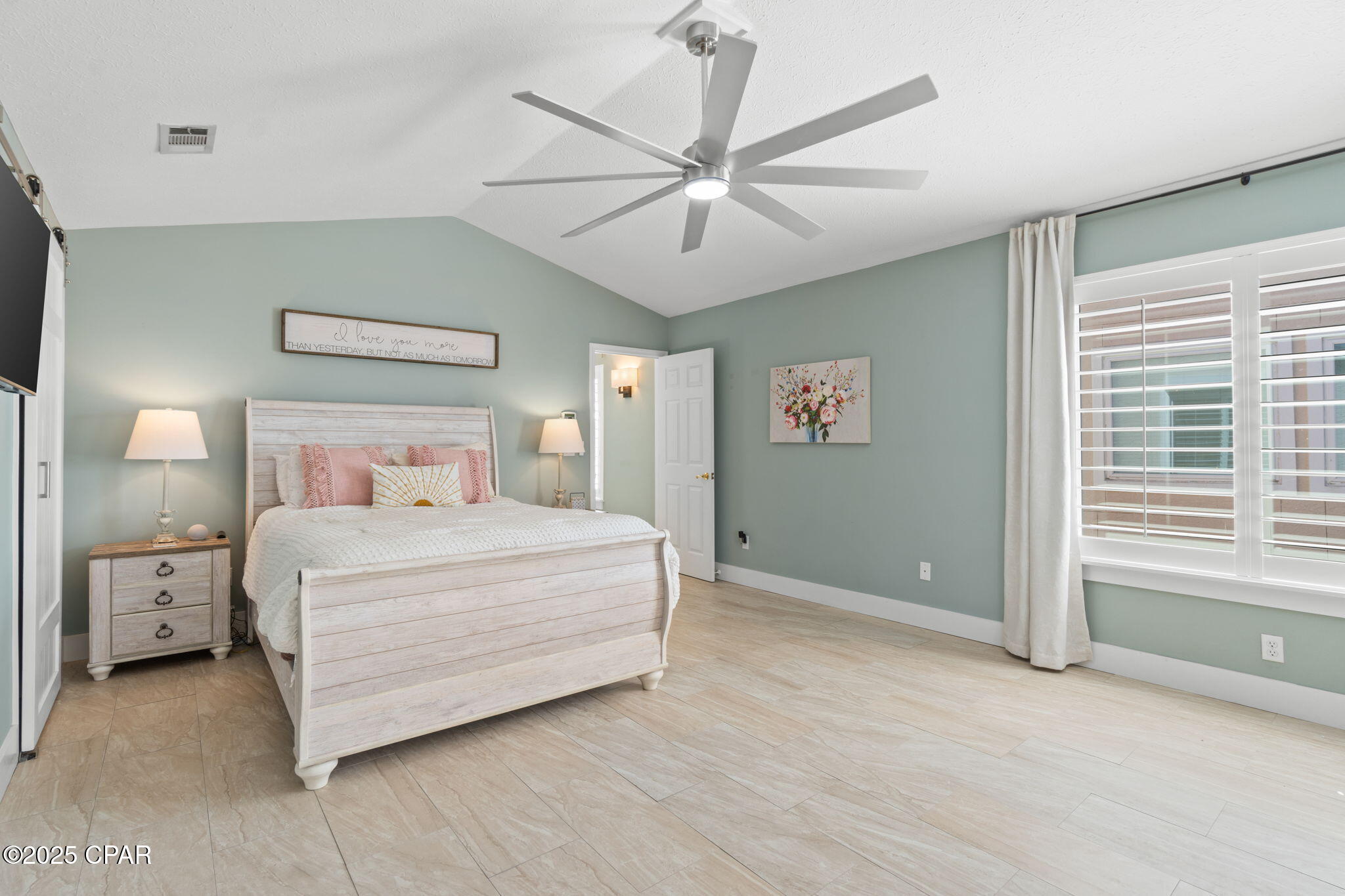 Listing photo id 43 for 5106 Blue Harbor Drive