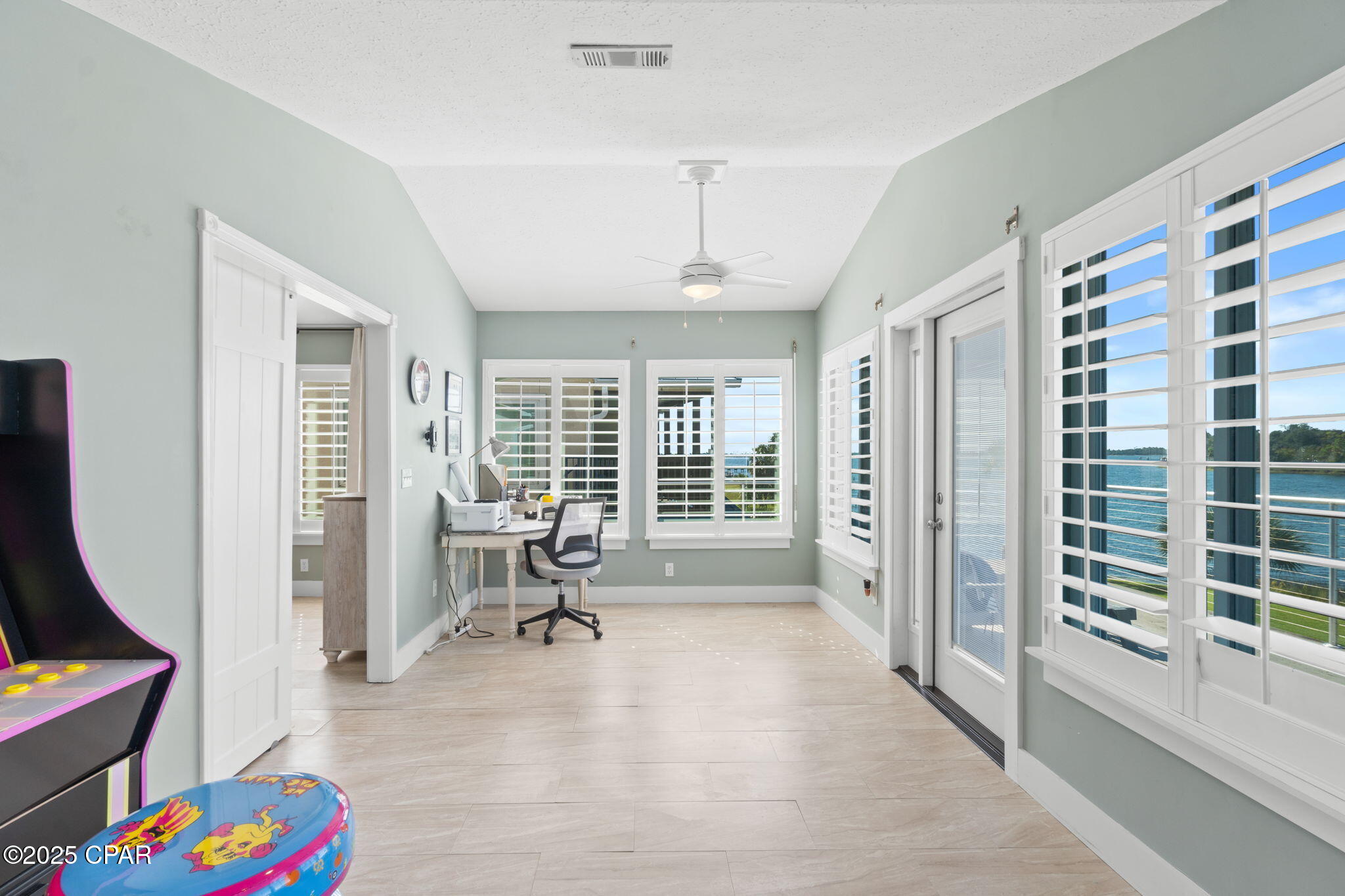 Listing photo id 50 for 5106 Blue Harbor Drive