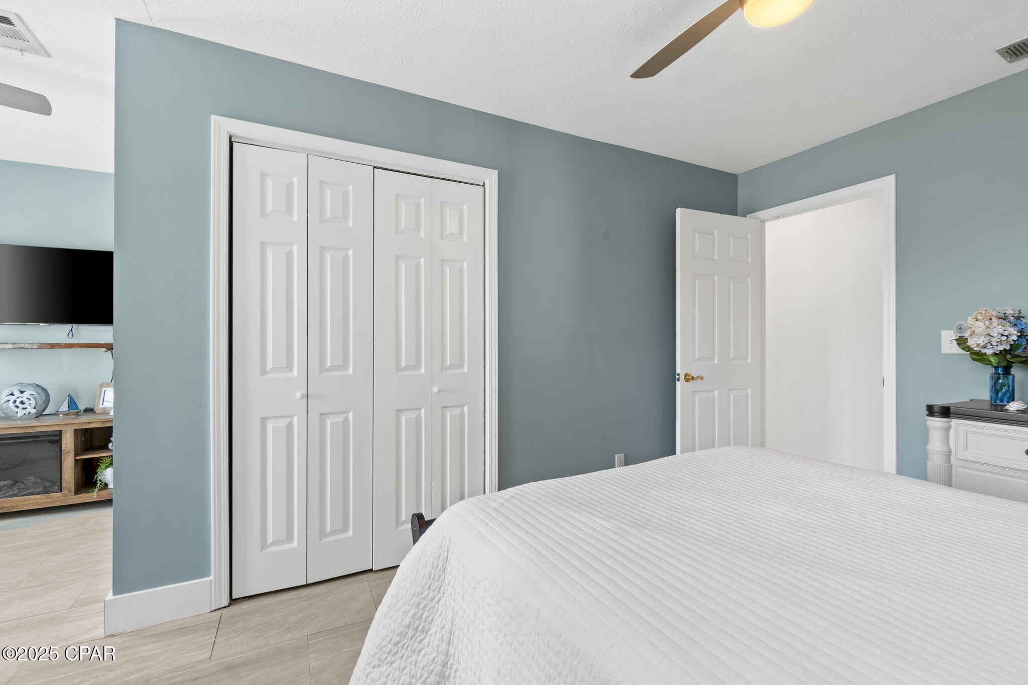 Listing photo id 61 for 5106 Blue Harbor Drive