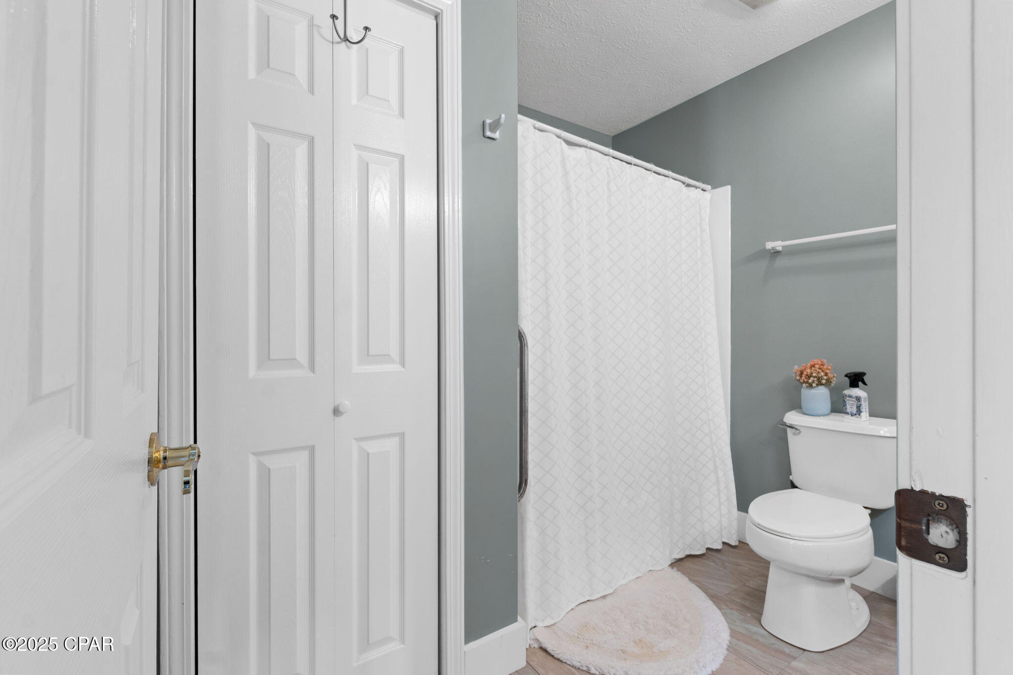 Listing photo id 64 for 5106 Blue Harbor Drive