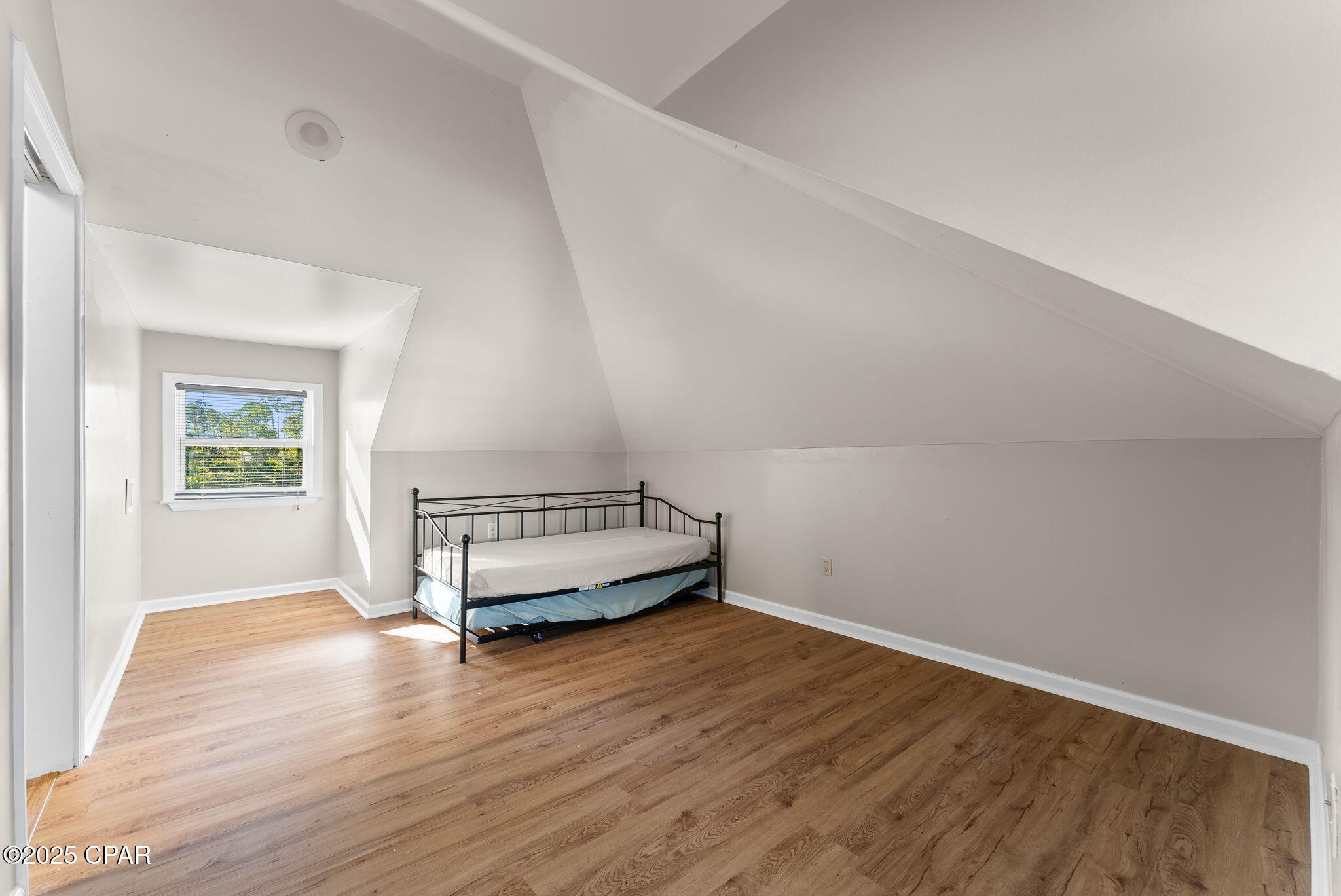 Image 27 For 3040 Kings Road