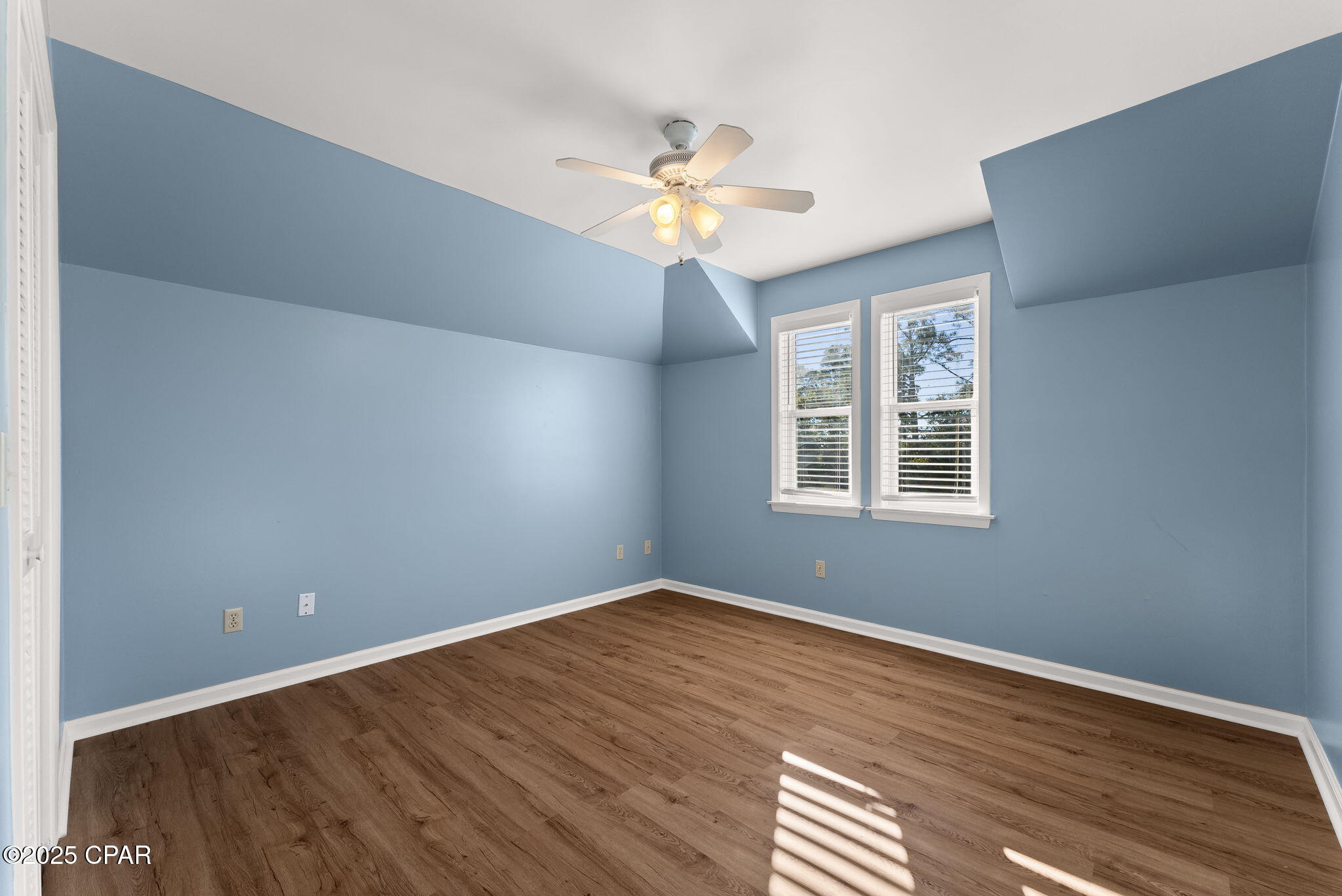 Image 33 For 3040 Kings Road